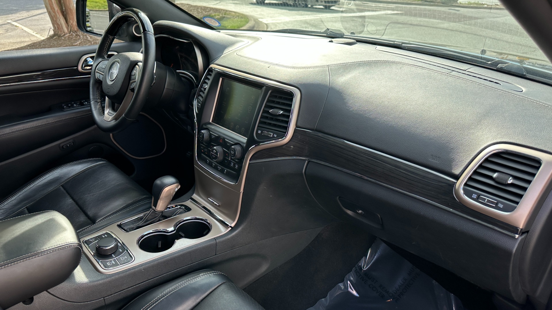 Used 2016 Jeep Grand Cherokee OVERLAND / 5.7L V8 ENGINE / 4WD / HARMAN KARDON for sale $24,495 at Formula Imports in Charlotte NC 28227 34