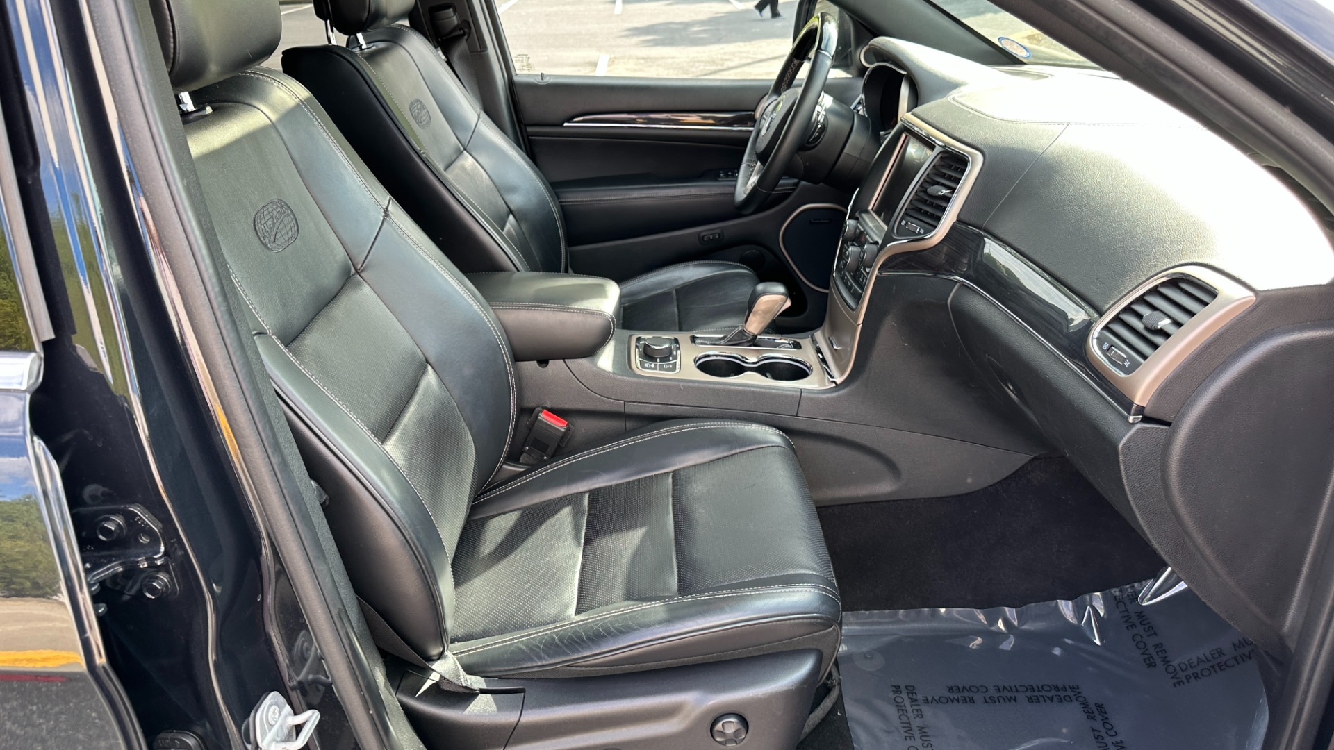 Used 2016 Jeep Grand Cherokee OVERLAND / 5.7L V8 ENGINE / 4WD / HARMAN KARDON for sale $24,495 at Formula Imports in Charlotte NC 28227 35