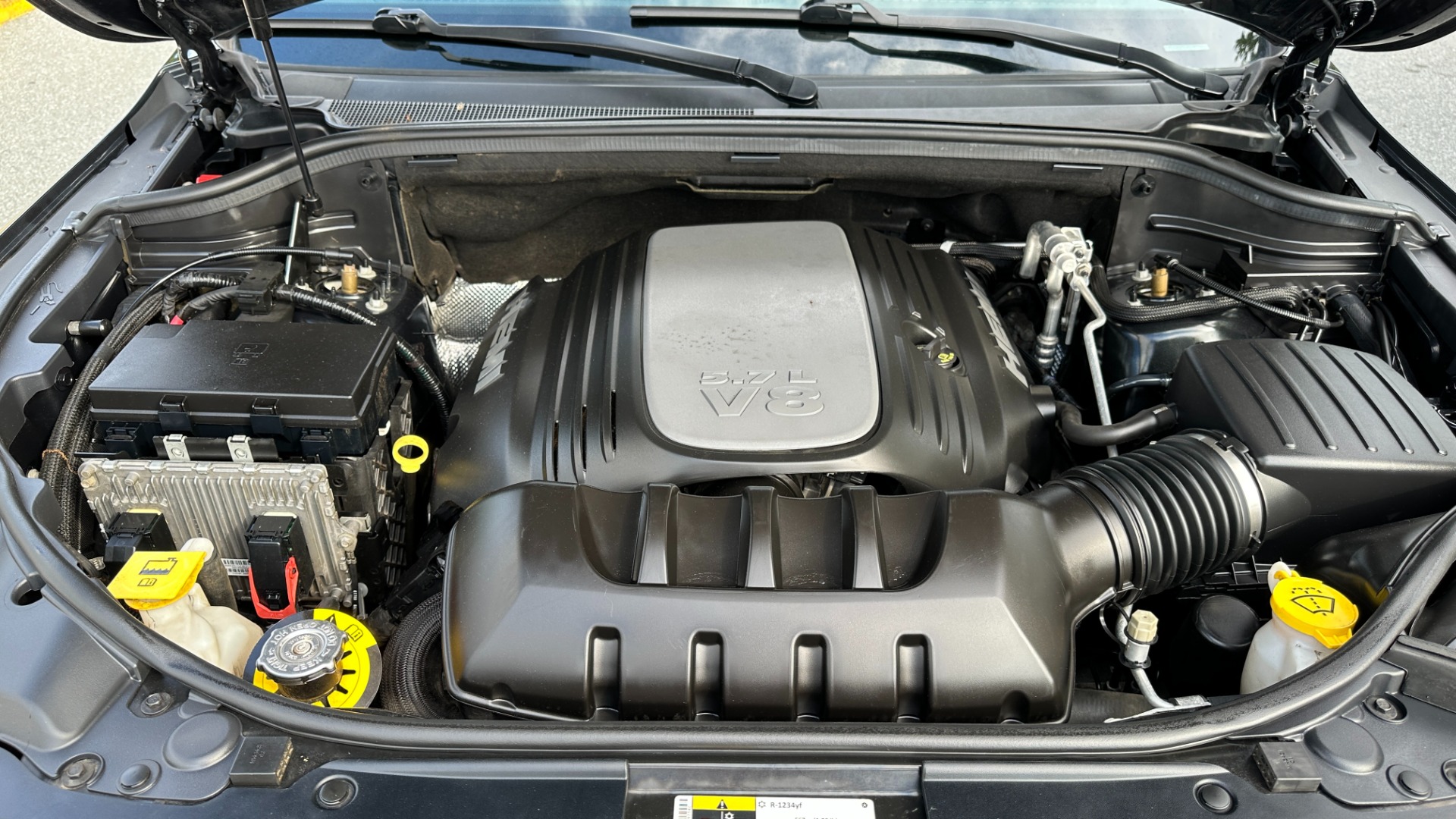 Used 2016 Jeep Grand Cherokee OVERLAND / 5.7L V8 ENGINE / 4WD / HARMAN KARDON for sale $24,495 at Formula Imports in Charlotte NC 28227 38