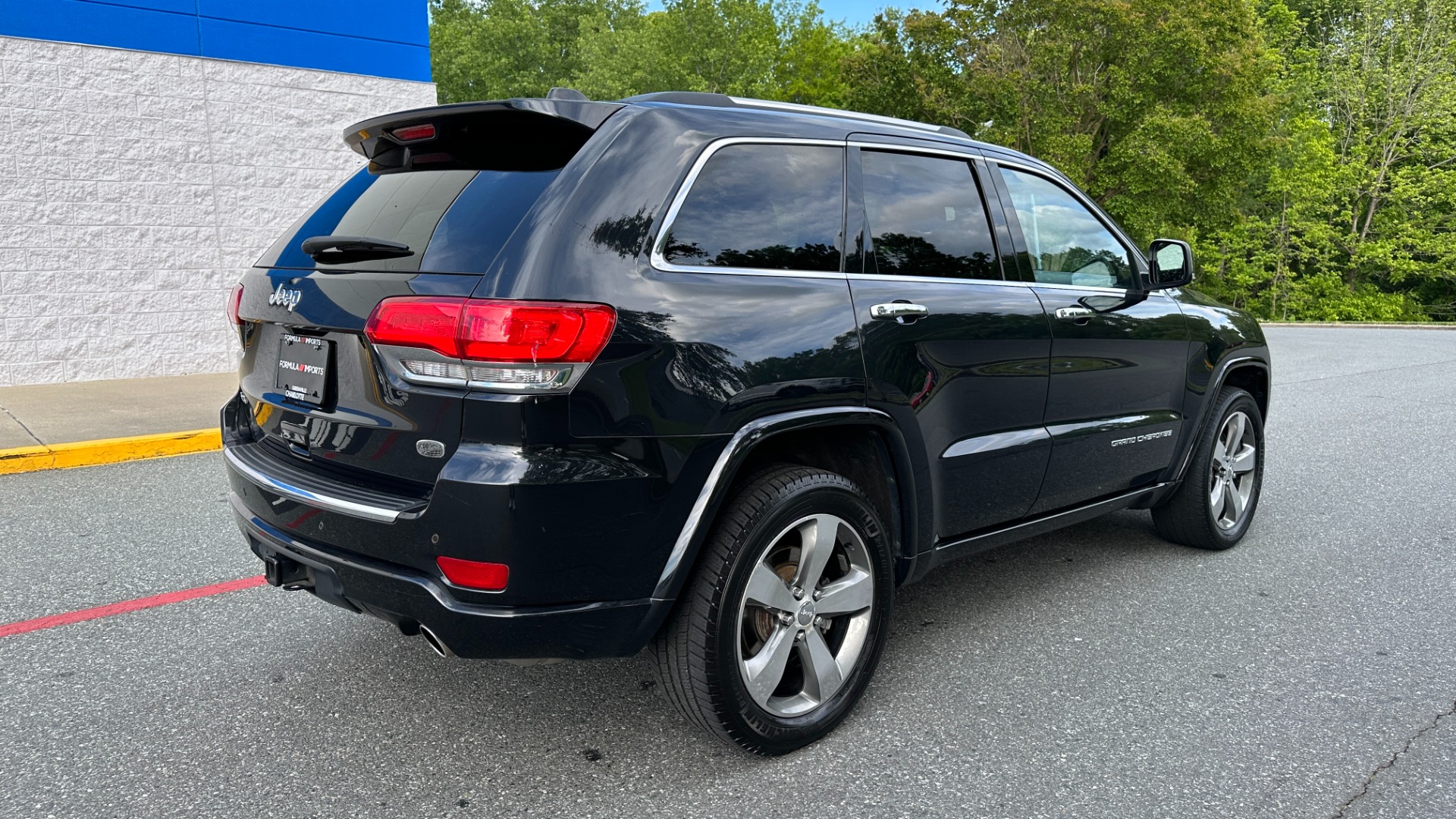 Used 2016 Jeep Grand Cherokee OVERLAND / 5.7L V8 ENGINE / 4WD / HARMAN KARDON for sale $24,495 at Formula Imports in Charlotte NC 28227 4