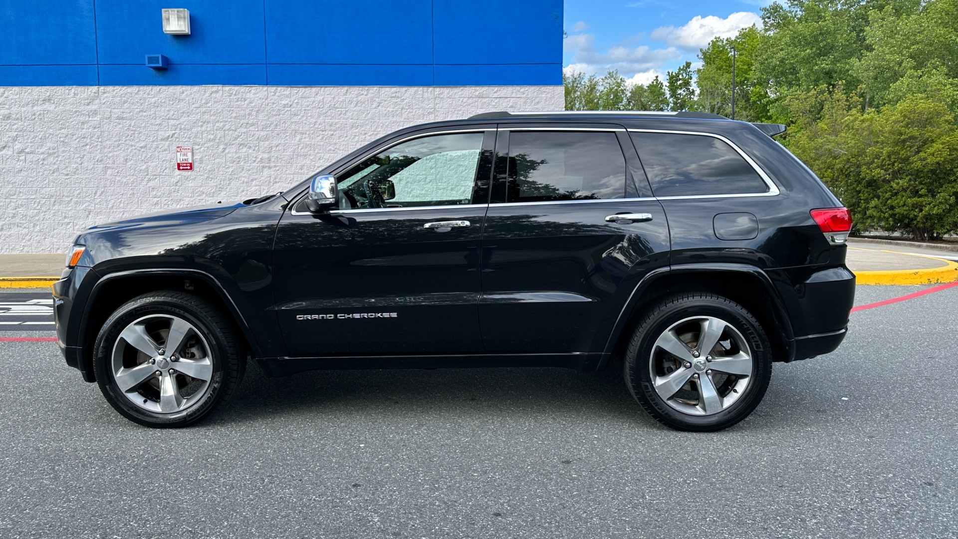 Used 2016 Jeep Grand Cherokee OVERLAND / 5.7L V8 ENGINE / 4WD / HARMAN KARDON for sale $24,495 at Formula Imports in Charlotte NC 28227 6