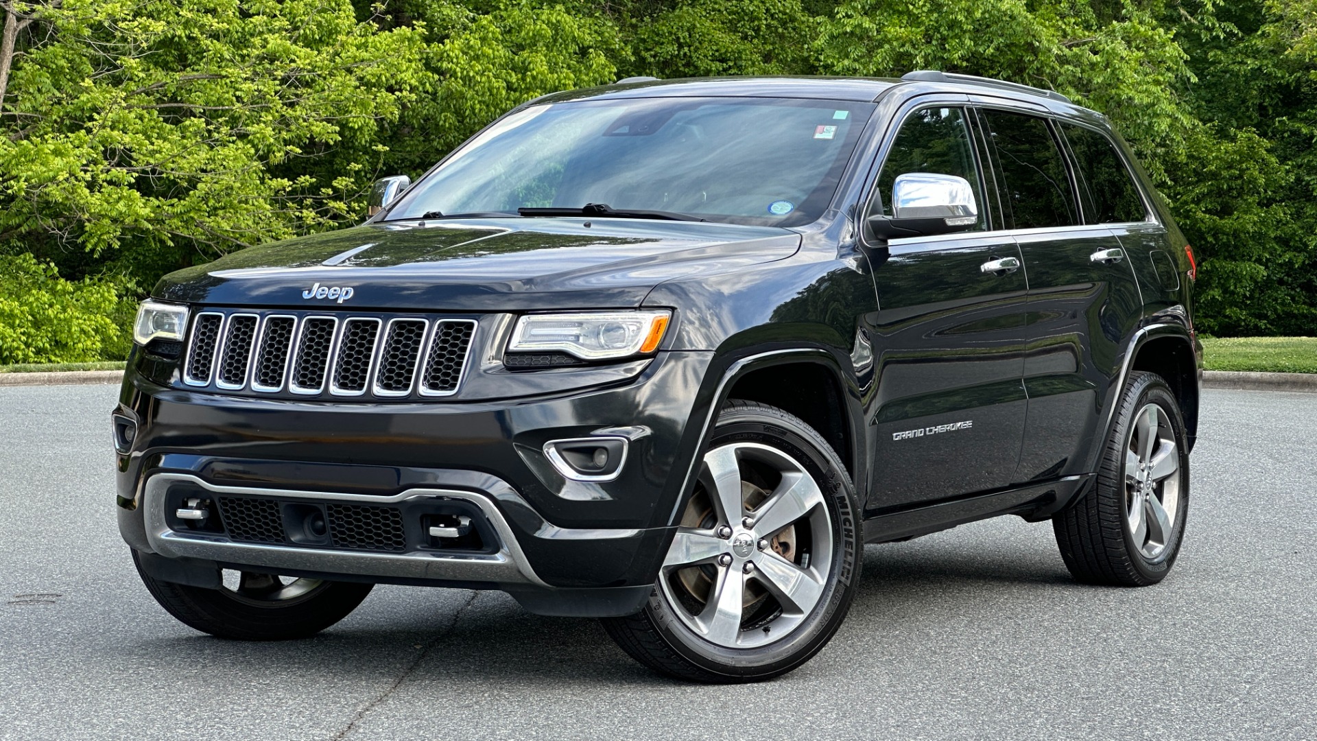 Used 2016 Jeep Grand Cherokee OVERLAND / 5.7L V8 ENGINE / 4WD / HARMAN KARDON for sale $24,495 at Formula Imports in Charlotte NC 28227 1