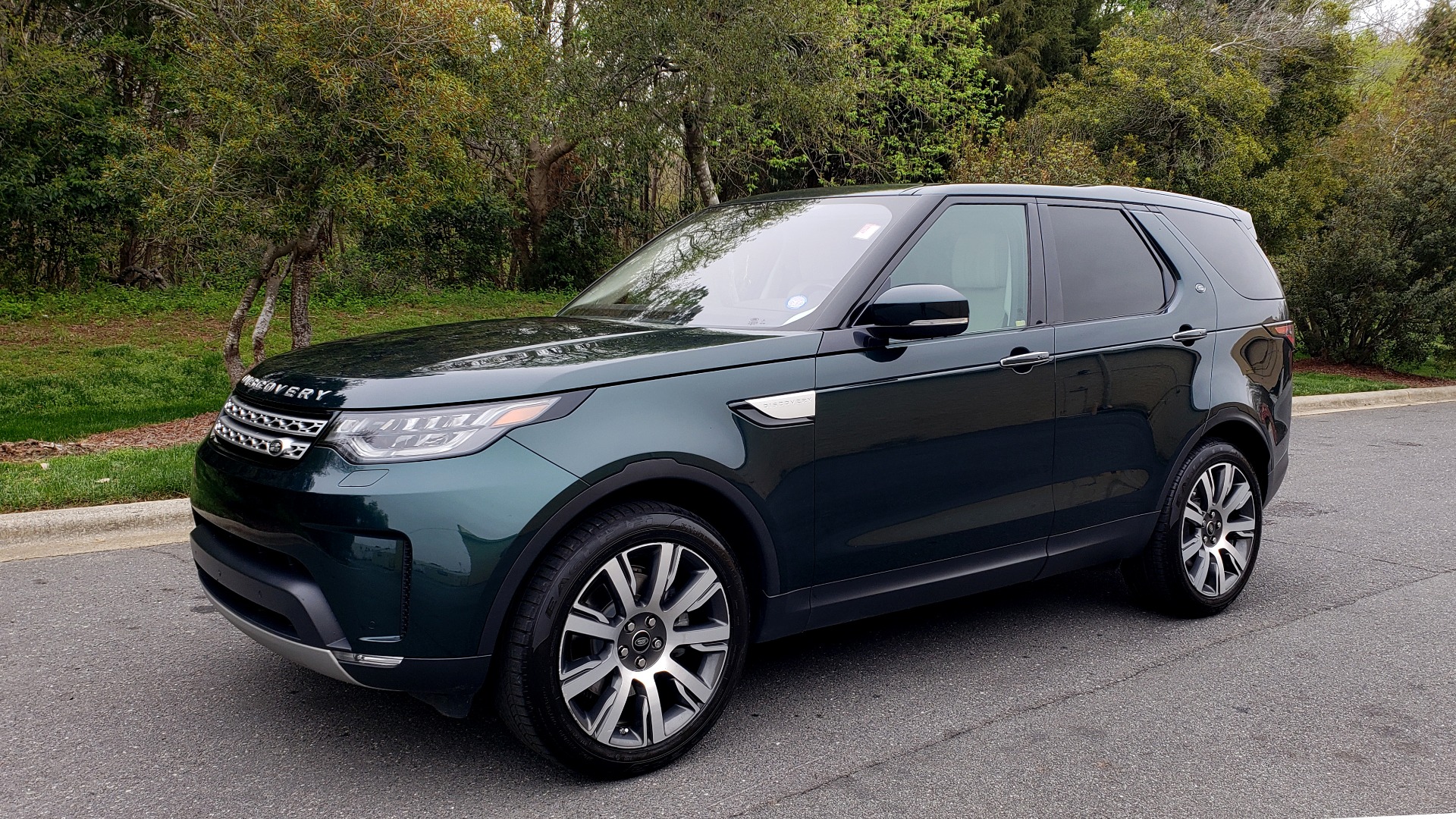 Used 2017 Land Rover DISCOVERY HSE LUXURY / 4WD / NAV / VISION ASST / DRIVE PKG / MERIDIAN for sale Sold at Formula Imports in Charlotte NC 28227 2