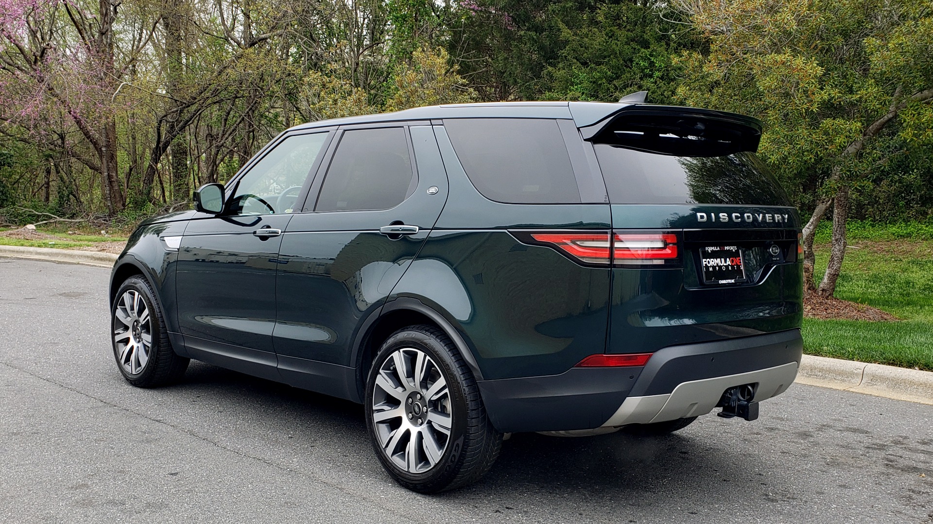 Used 2017 Land Rover DISCOVERY HSE LUXURY / 4WD / NAV / VISION ASST / DRIVE PKG / MERIDIAN for sale Sold at Formula Imports in Charlotte NC 28227 4