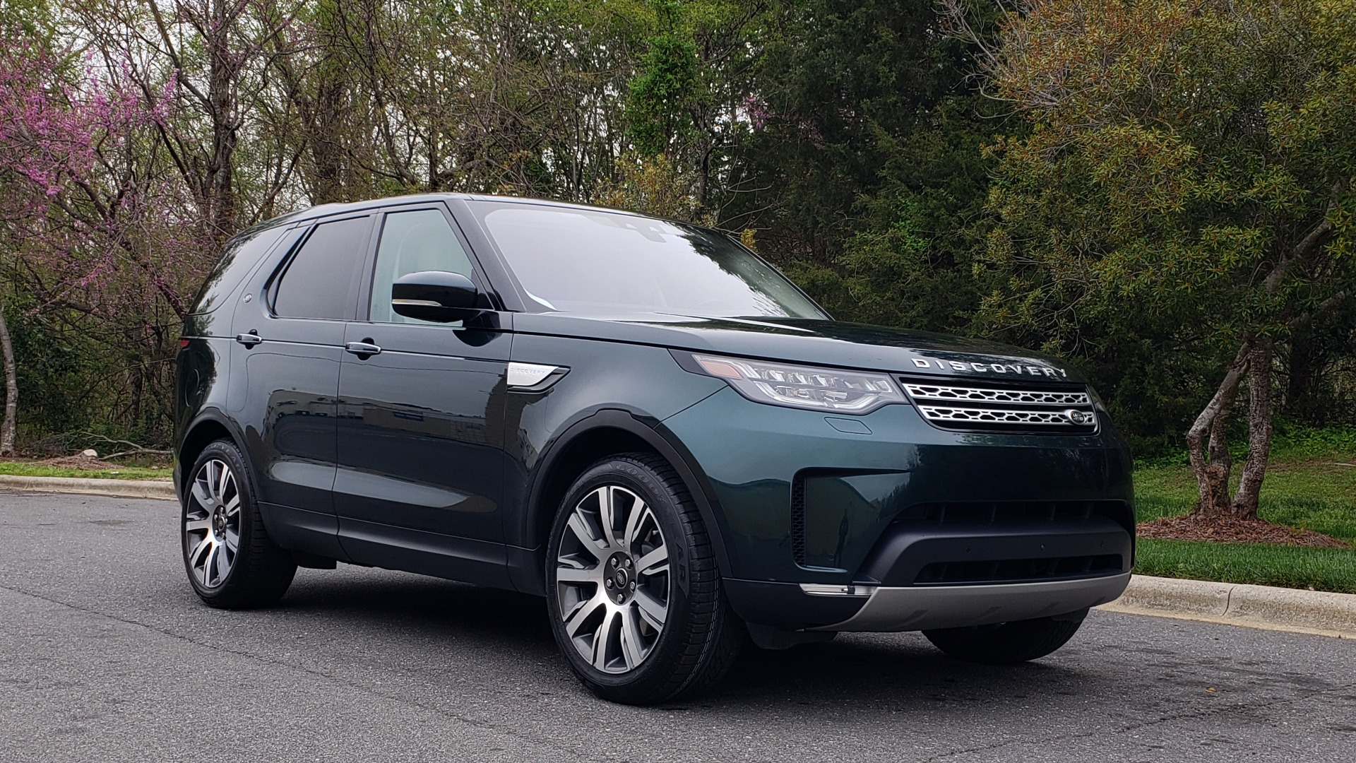 Used 2017 Land Rover DISCOVERY HSE LUXURY / 4WD / NAV / VISION ASST / DRIVE PKG / MERIDIAN for sale Sold at Formula Imports in Charlotte NC 28227 5