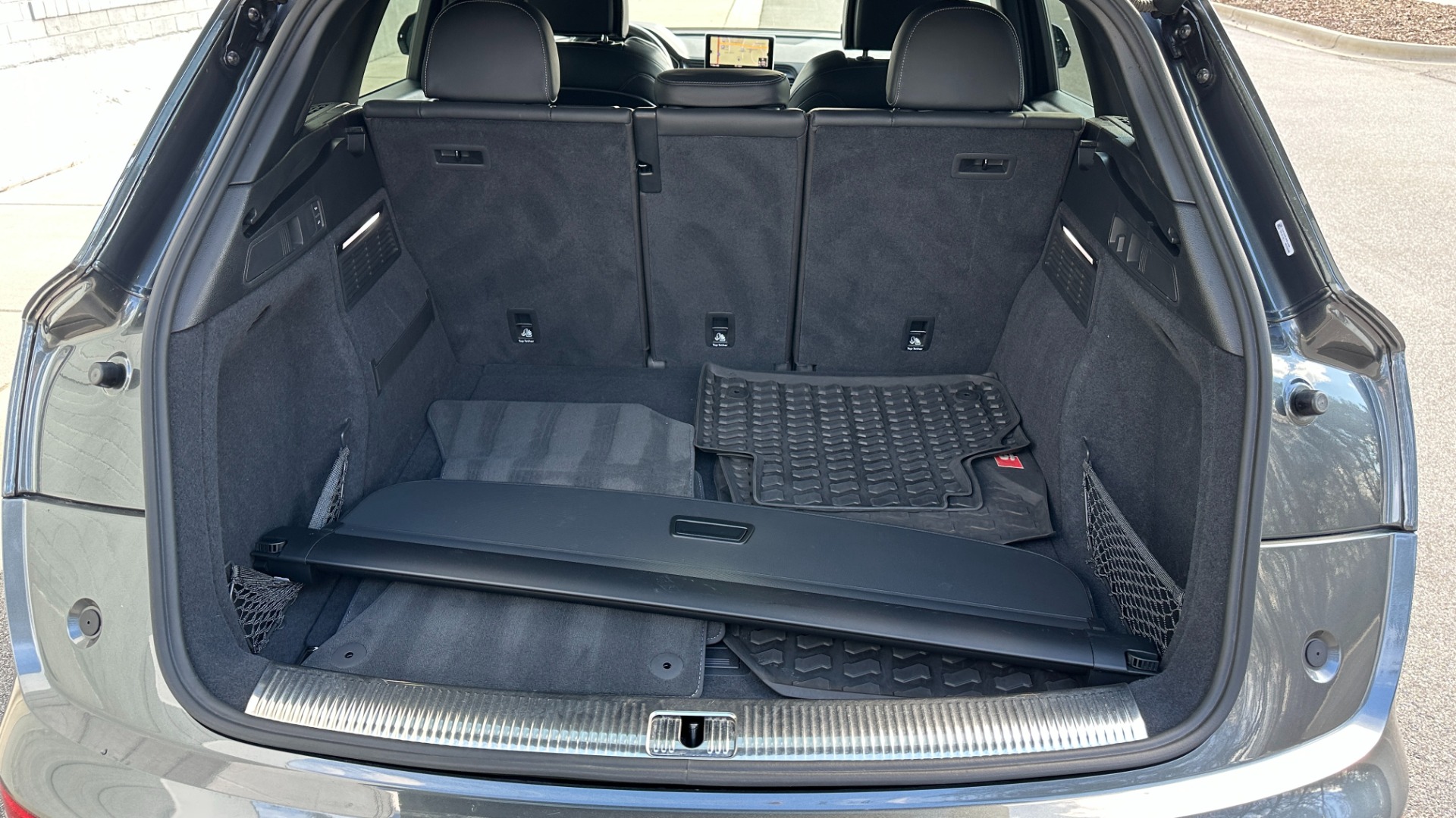 Used 2019 Audi SQ5 PREMIUM PLUS / BLACK OPTIC / S SPORT / CARBON FIBER / B&O SOUND for sale Sold at Formula Imports in Charlotte NC 28227 12