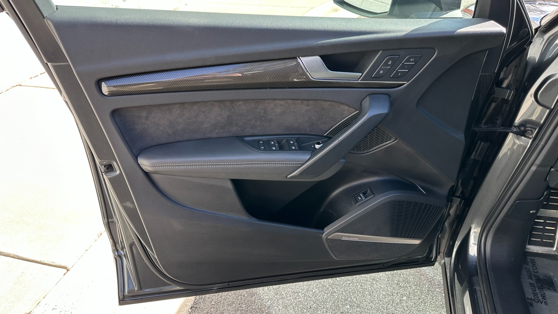 Used 2019 Audi SQ5 PREMIUM PLUS / BLACK OPTIC / S SPORT / CARBON FIBER / B&O SOUND for sale Sold at Formula Imports in Charlotte NC 28227 13