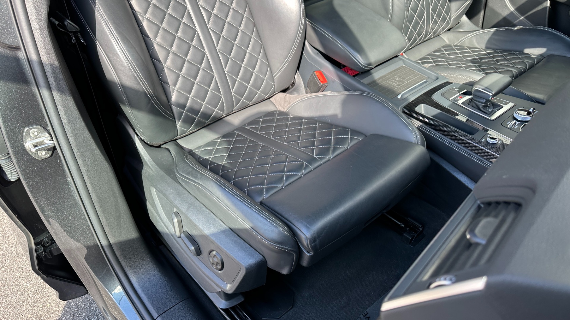 Used 2019 Audi SQ5 PREMIUM PLUS / BLACK OPTIC / S SPORT / CARBON FIBER / B&O SOUND for sale Sold at Formula Imports in Charlotte NC 28227 37