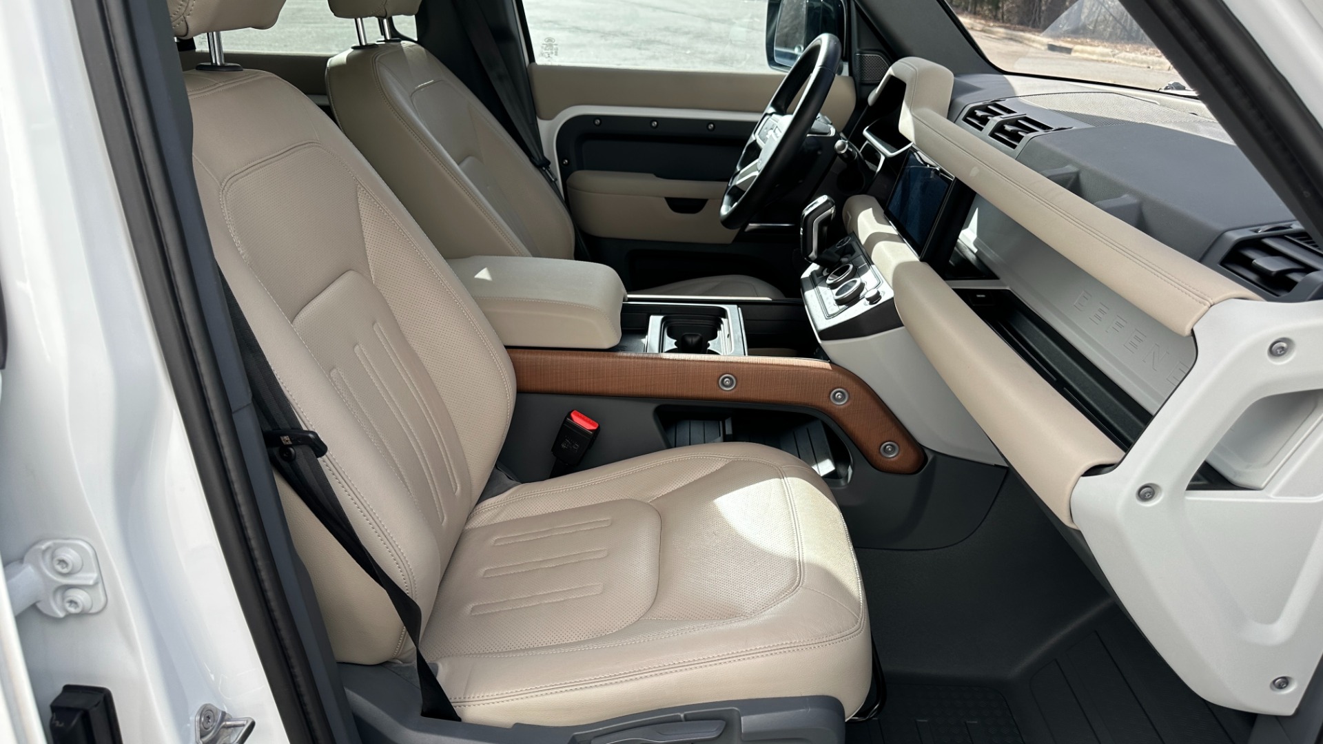 Used 2021 Land Rover Defender S / 3 ROW SEATING / COLD CLIMATE PKG / CONVENIENCE / PANORAMIC ROOF for sale Sold at Formula Imports in Charlotte NC 28227 11
