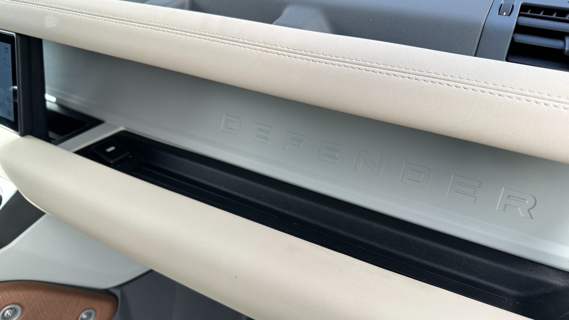 Used 2021 Land Rover Defender S / 3 ROW SEATING / COLD CLIMATE PKG / CONVENIENCE / PANORAMIC ROOF for sale Sold at Formula Imports in Charlotte NC 28227 14