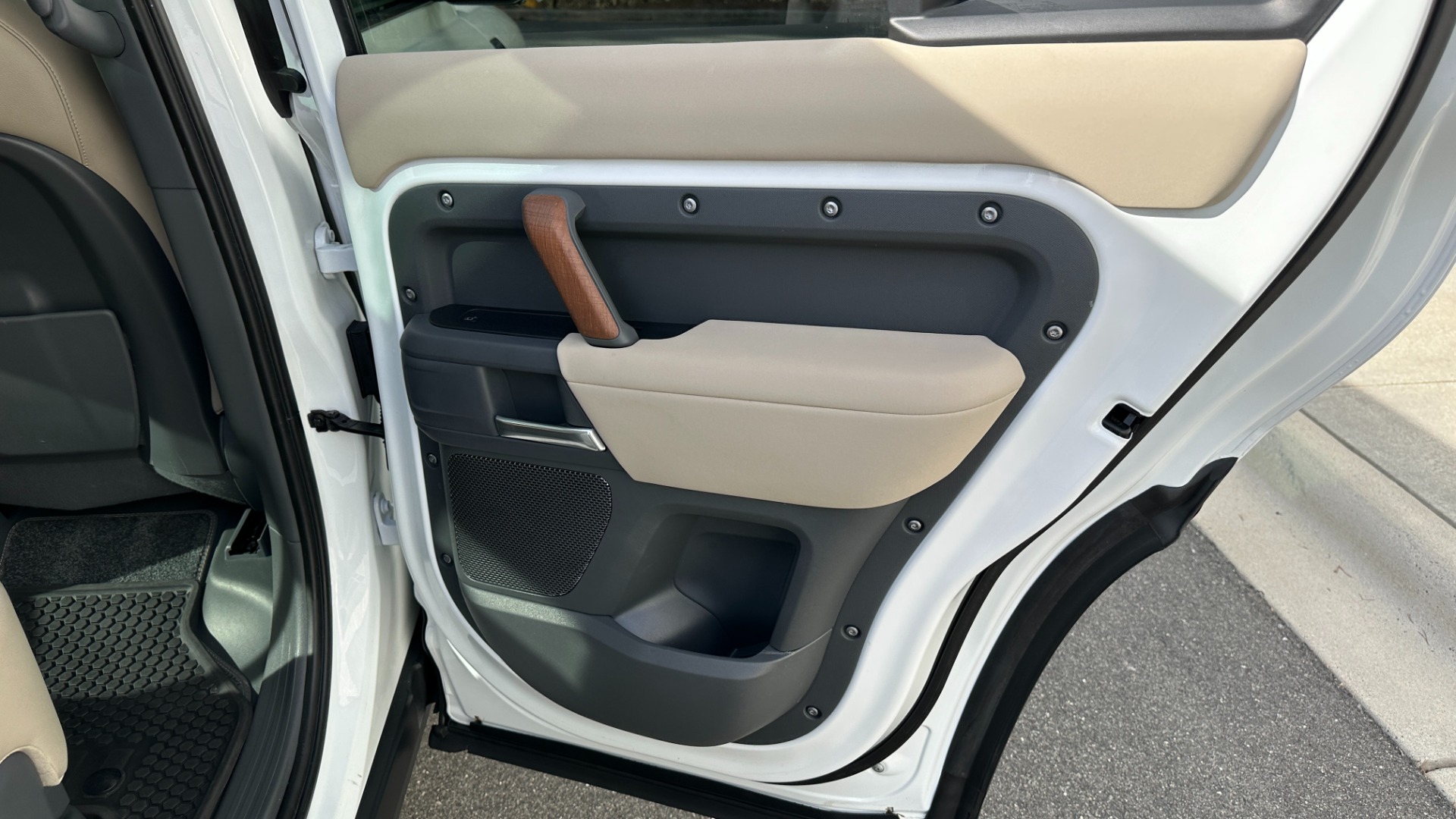 Used 2021 Land Rover Defender S / 3 ROW SEATING / COLD CLIMATE PKG / CONVENIENCE / PANORAMIC ROOF for sale Sold at Formula Imports in Charlotte NC 28227 19