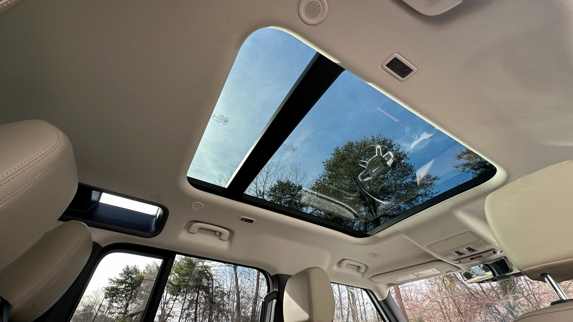 Used 2021 Land Rover Defender S / 3 ROW SEATING / COLD CLIMATE PKG / CONVENIENCE / PANORAMIC ROOF for sale Sold at Formula Imports in Charlotte NC 28227 24
