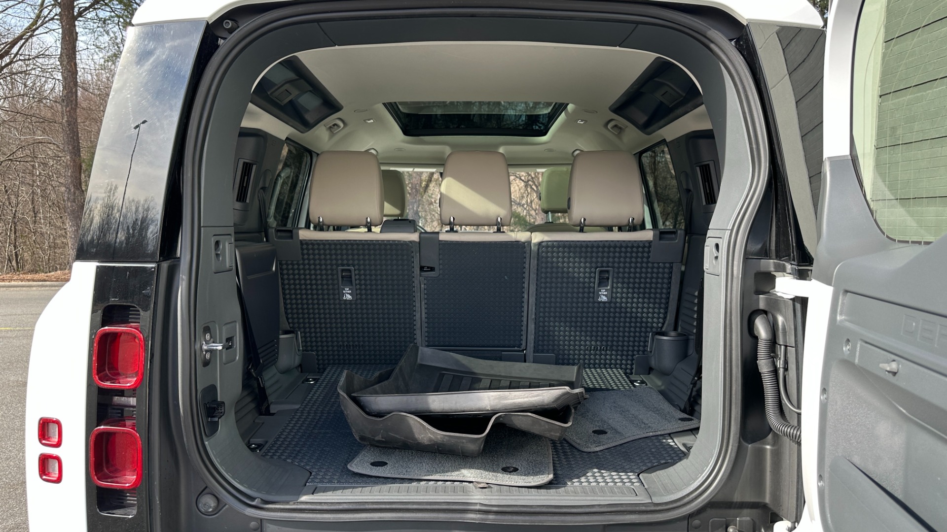 Used 2021 Land Rover Defender S / 3 ROW SEATING / COLD CLIMATE PKG / CONVENIENCE / PANORAMIC ROOF for sale Sold at Formula Imports in Charlotte NC 28227 25
