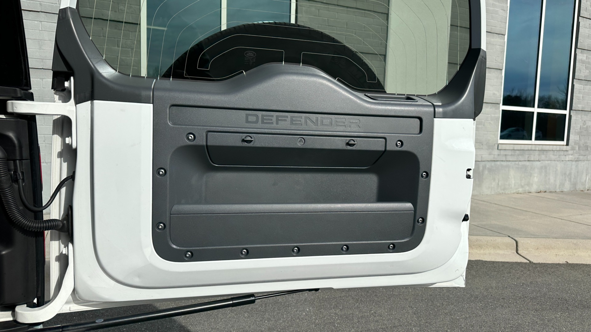 Used 2021 Land Rover Defender S / 3 ROW SEATING / COLD CLIMATE PKG / CONVENIENCE / PANORAMIC ROOF for sale Sold at Formula Imports in Charlotte NC 28227 26