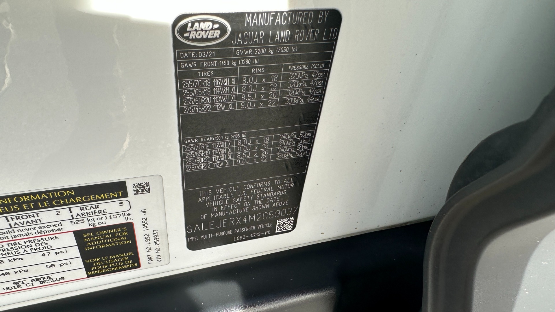Used 2021 Land Rover Defender S / 3 ROW SEATING / COLD CLIMATE PKG / CONVENIENCE / PANORAMIC ROOF for sale Sold at Formula Imports in Charlotte NC 28227 38