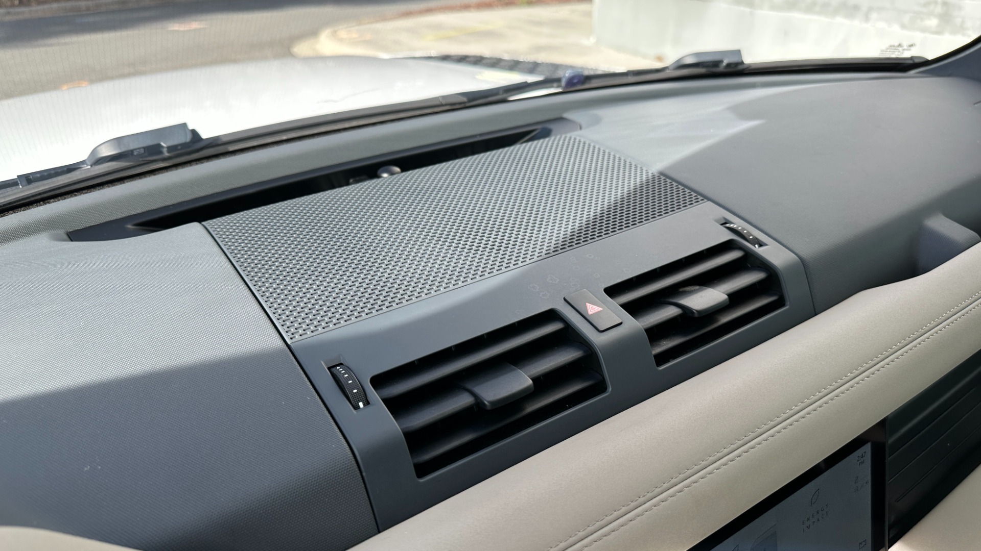 Used 2021 Land Rover Defender S / 3 ROW SEATING / COLD CLIMATE PKG / CONVENIENCE / PANORAMIC ROOF for sale Sold at Formula Imports in Charlotte NC 28227 40