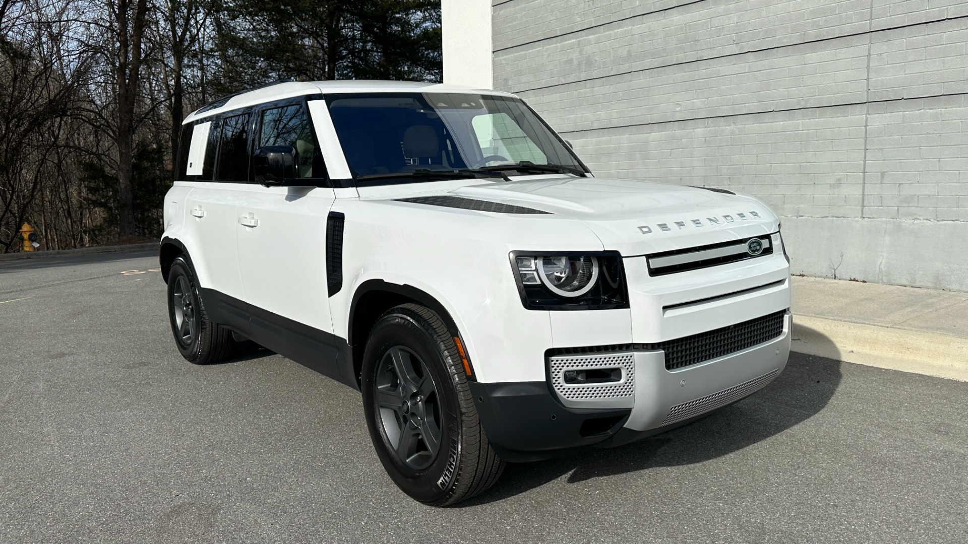 Used 2021 Land Rover Defender S / 3 ROW SEATING / COLD CLIMATE PKG / CONVENIENCE / PANORAMIC ROOF for sale Sold at Formula Imports in Charlotte NC 28227 5