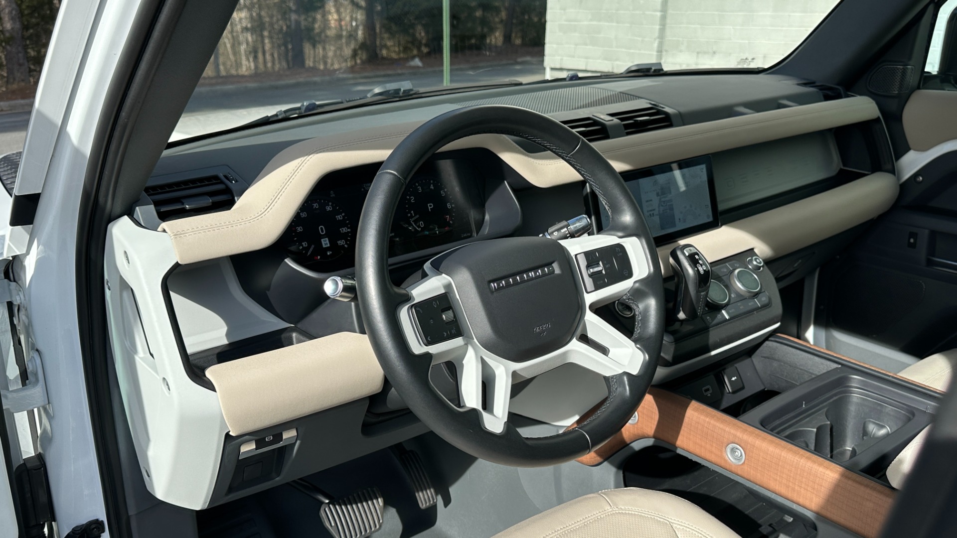 Used 2021 Land Rover Defender S / 3 ROW SEATING / COLD CLIMATE PKG / CONVENIENCE / PANORAMIC ROOF for sale Sold at Formula Imports in Charlotte NC 28227 9
