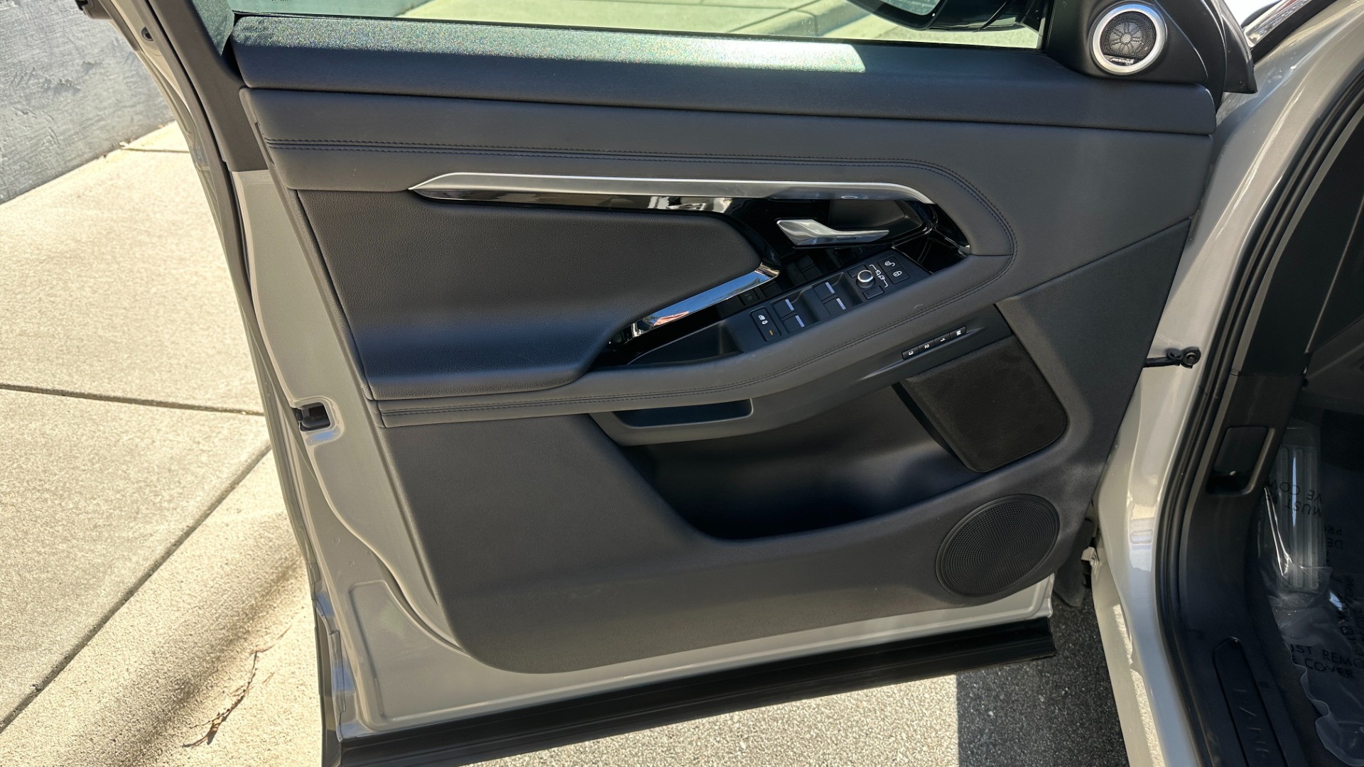 Used 2020 Land Rover Range Rover Evoque S / DRIVE PACK / PANORAMIC ROOF / 20IN WHEELS / MERIDIAN SOUND for sale Sold at Formula Imports in Charlotte NC 28227 10