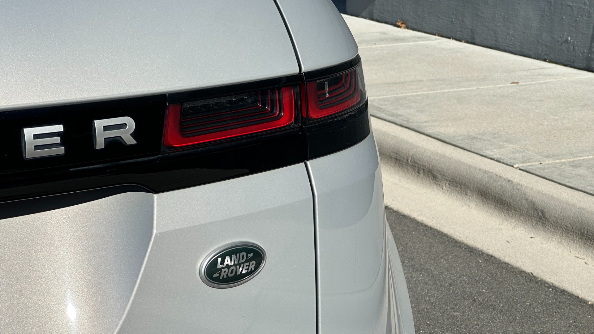 Used 2020 Land Rover Range Rover Evoque S / DRIVE PACK / PANORAMIC ROOF / 20IN WHEELS / MERIDIAN SOUND for sale Sold at Formula Imports in Charlotte NC 28227 25