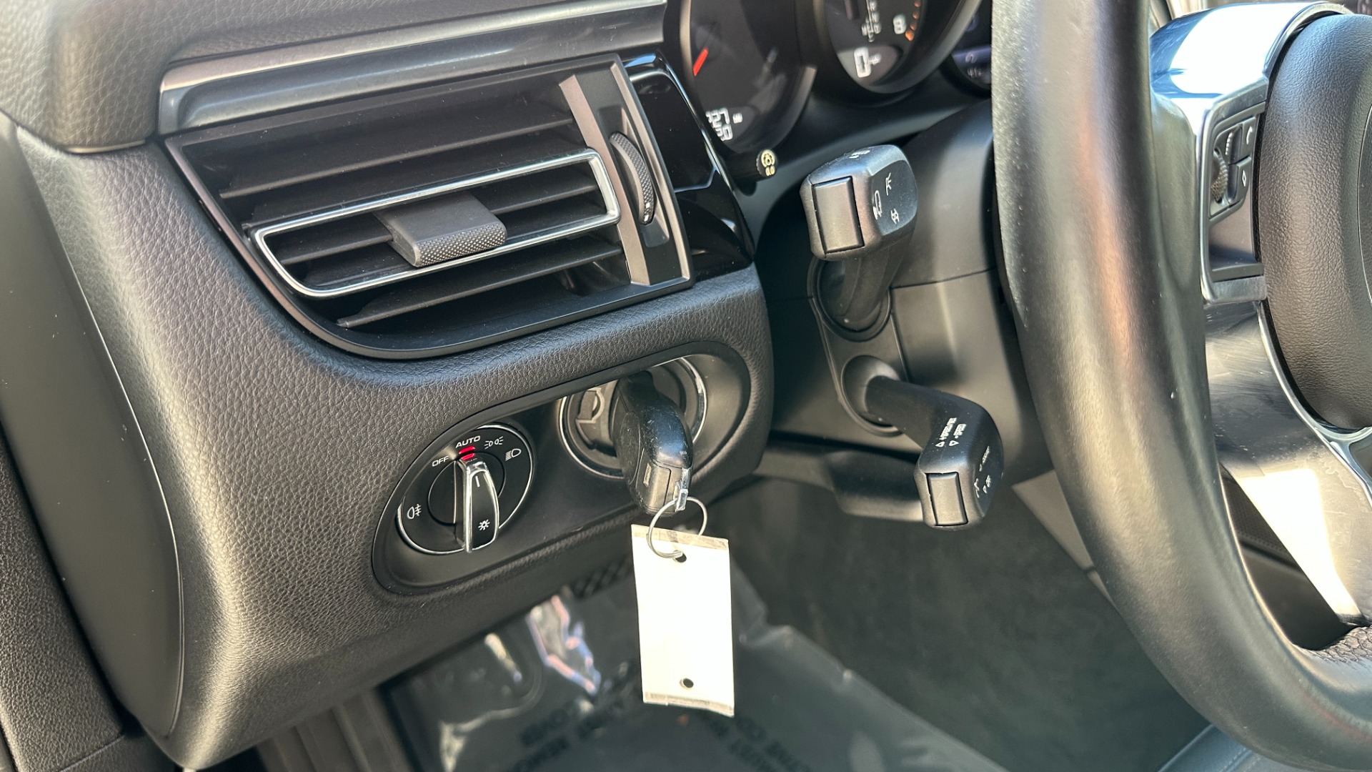 Used 2020 Porsche Macan PREMIUM PACKAGE / GLOSS BLACK TRIM / LANE ASSIST / 18IN MACAN S WHEELS for sale $44,995 at Formula Imports in Charlotte NC 28227 13