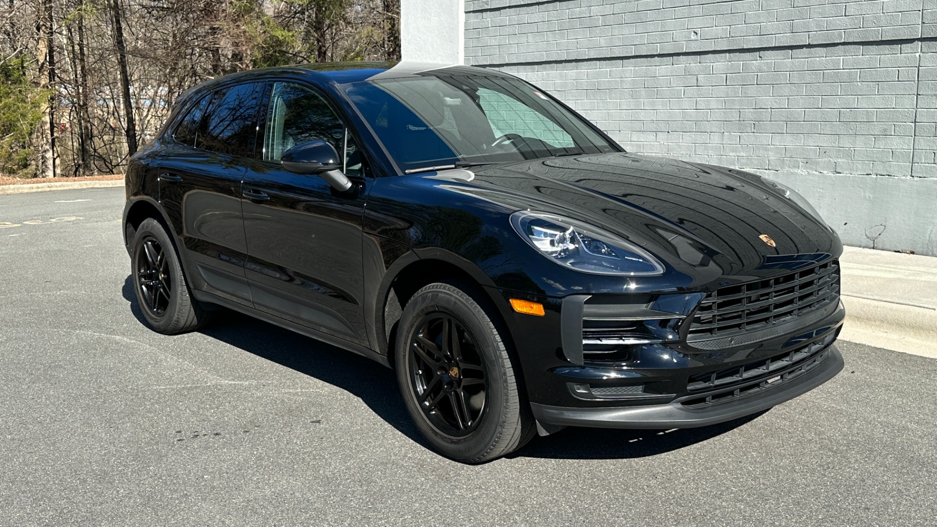Used 2020 Porsche Macan PREMIUM PACKAGE / GLOSS BLACK TRIM / LANE ASSIST / 18IN MACAN S WHEELS for sale Sold at Formula Imports in Charlotte NC 28227 2