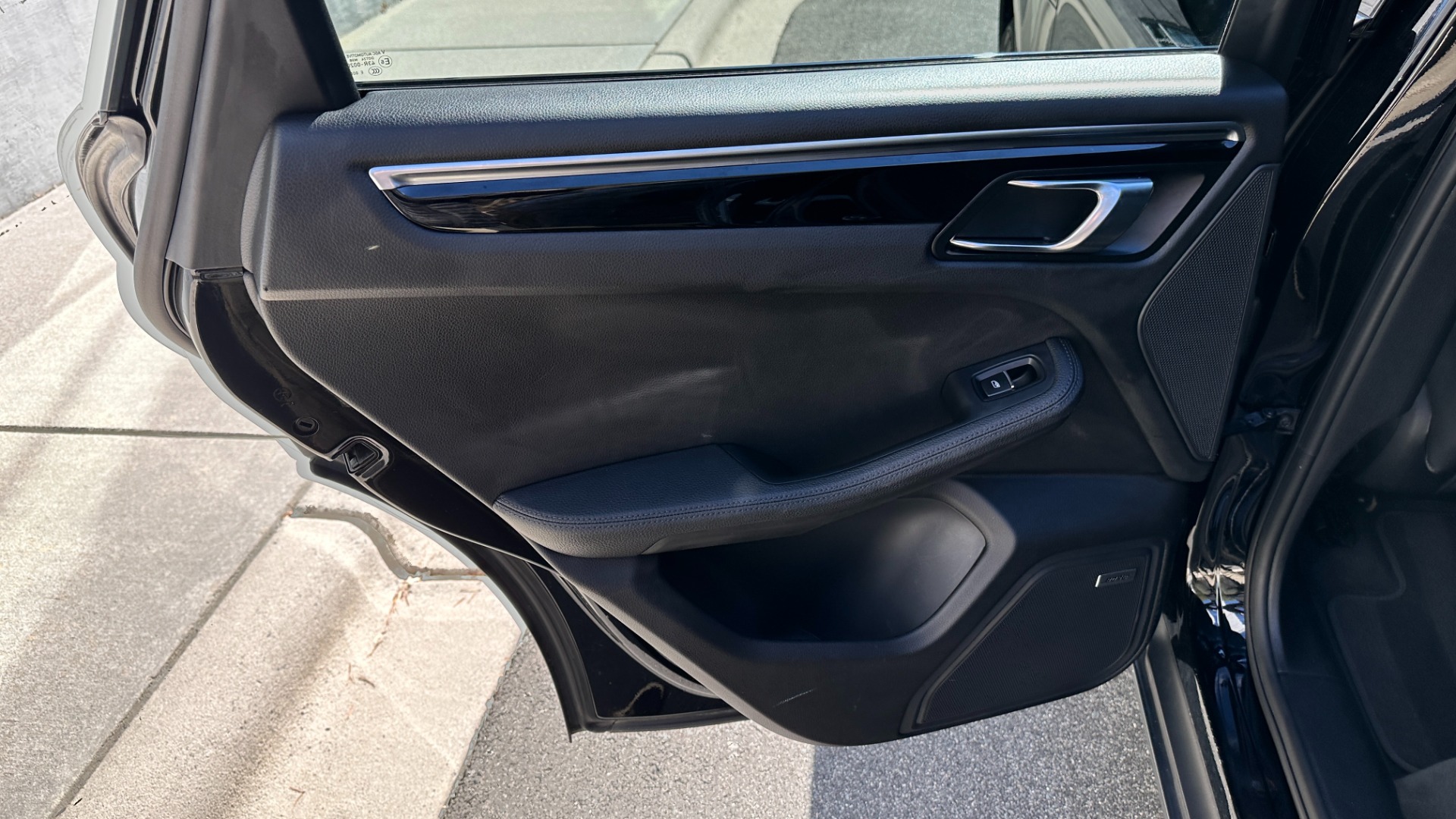 Used 2020 Porsche Macan PREMIUM PACKAGE / GLOSS BLACK TRIM / LANE ASSIST / 18IN MACAN S WHEELS for sale Sold at Formula Imports in Charlotte NC 28227 21