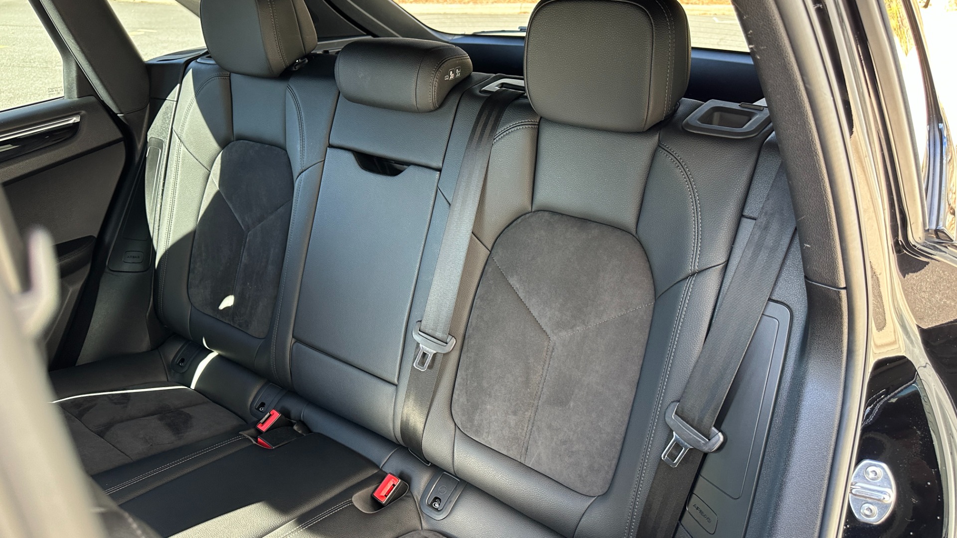 2020 Porsche Macan photo 18