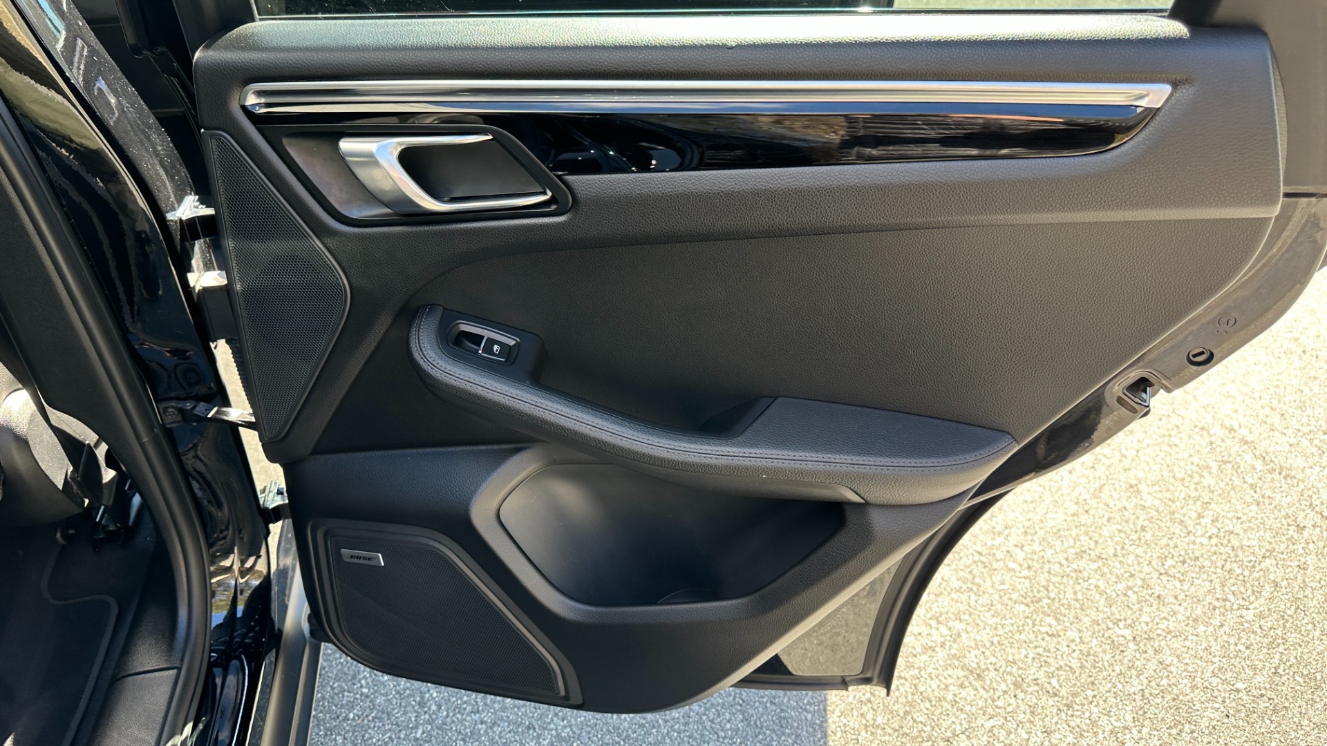 Used 2020 Porsche Macan PREMIUM PACKAGE / GLOSS BLACK TRIM / LANE ASSIST / 18IN MACAN S WHEELS for sale Sold at Formula Imports in Charlotte NC 28227 25