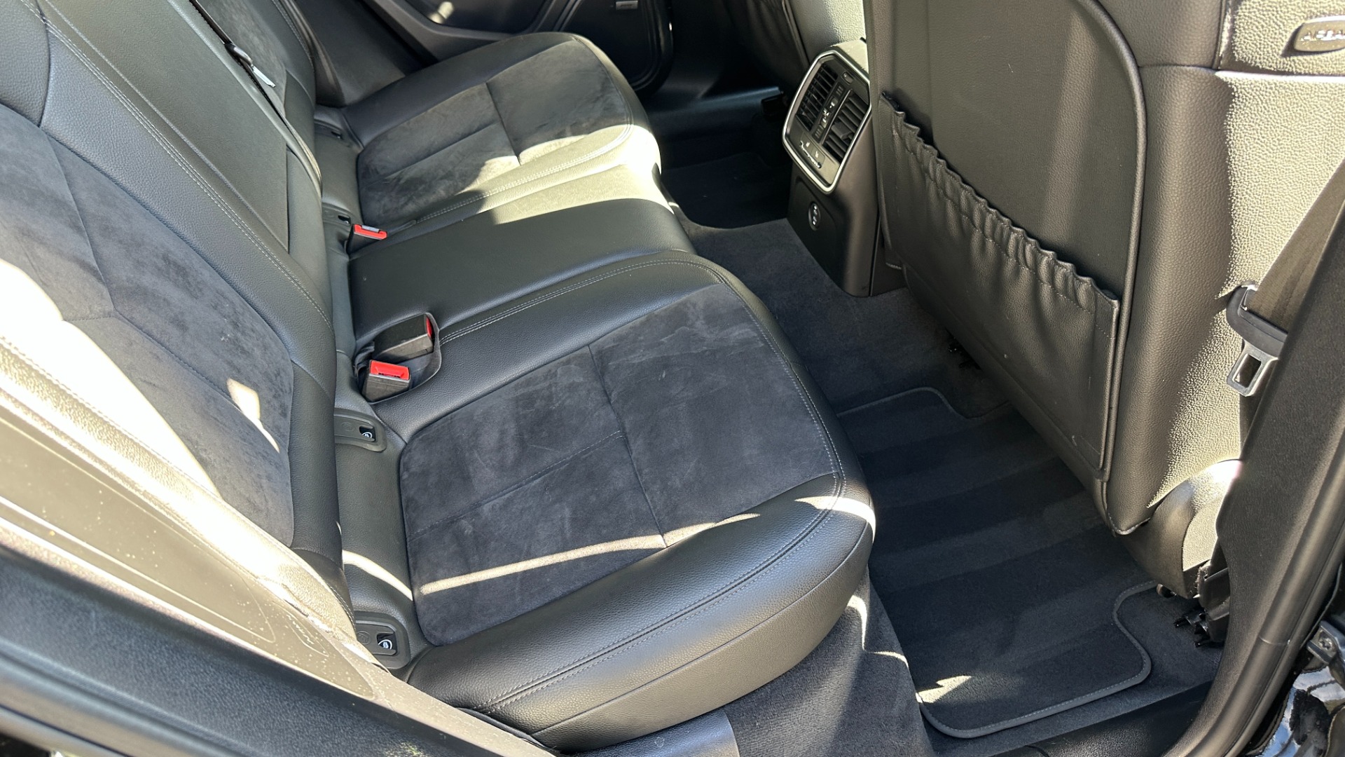 Used 2020 Porsche Macan PREMIUM PACKAGE / GLOSS BLACK TRIM / LANE ASSIST / 18IN MACAN S WHEELS for sale Sold at Formula Imports in Charlotte NC 28227 26