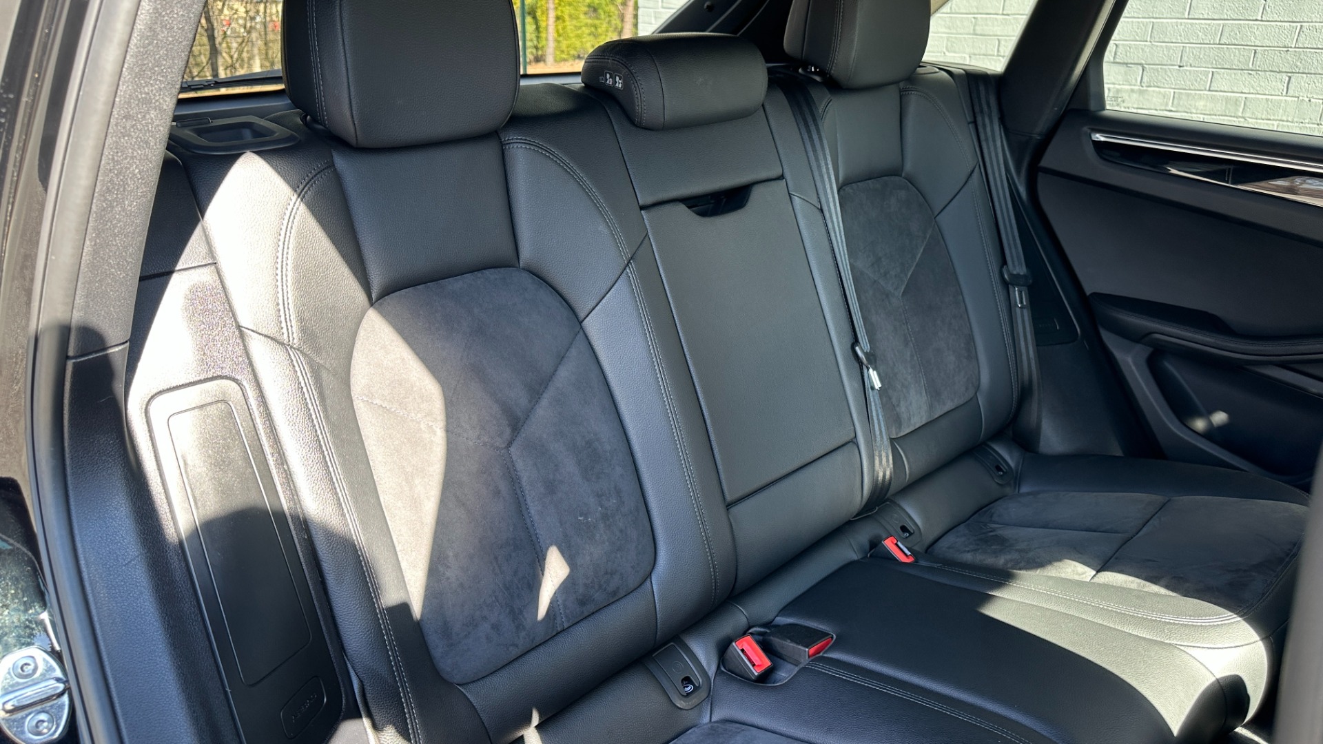 Used 2020 Porsche Macan PREMIUM PACKAGE / GLOSS BLACK TRIM / LANE ASSIST / 18IN MACAN S WHEELS for sale Sold at Formula Imports in Charlotte NC 28227 27