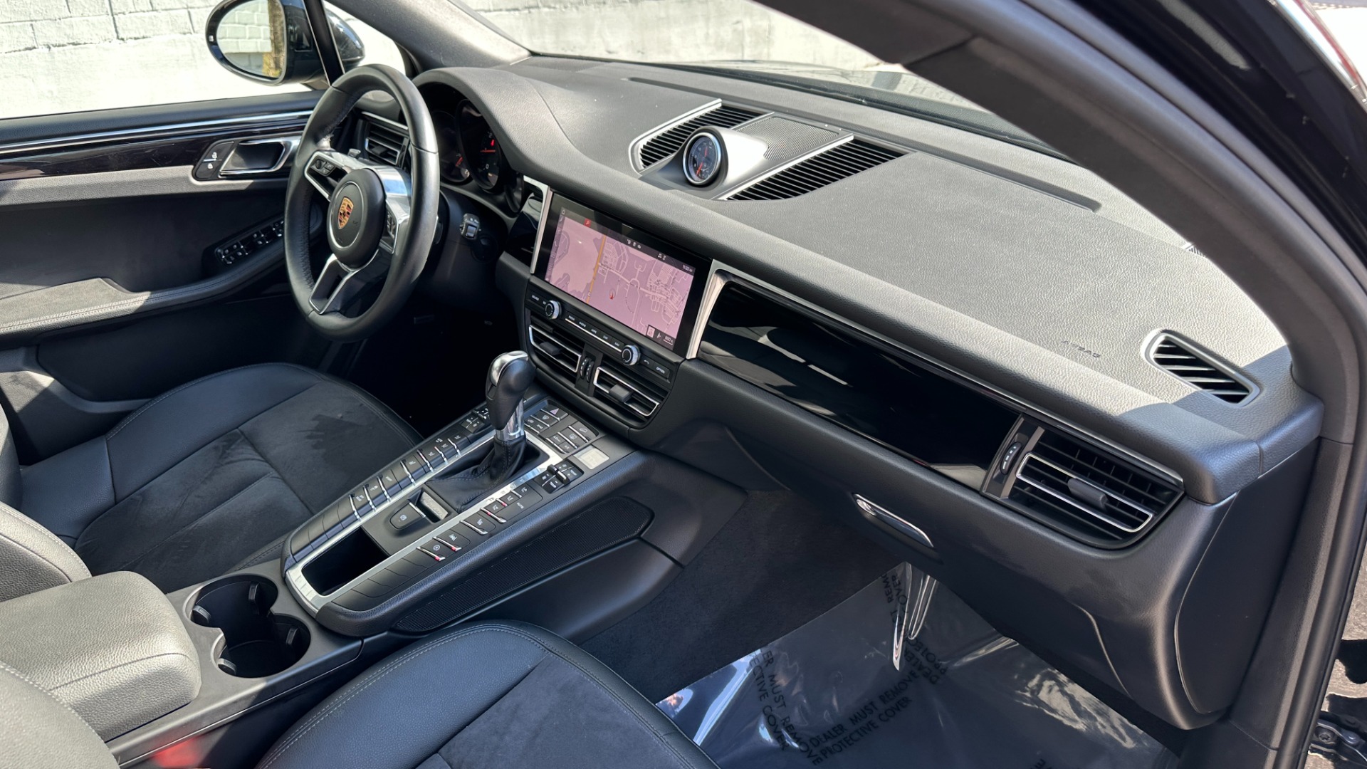 Used 2020 Porsche Macan PREMIUM PACKAGE / GLOSS BLACK TRIM / LANE ASSIST / 18IN MACAN S WHEELS for sale Sold at Formula Imports in Charlotte NC 28227 28