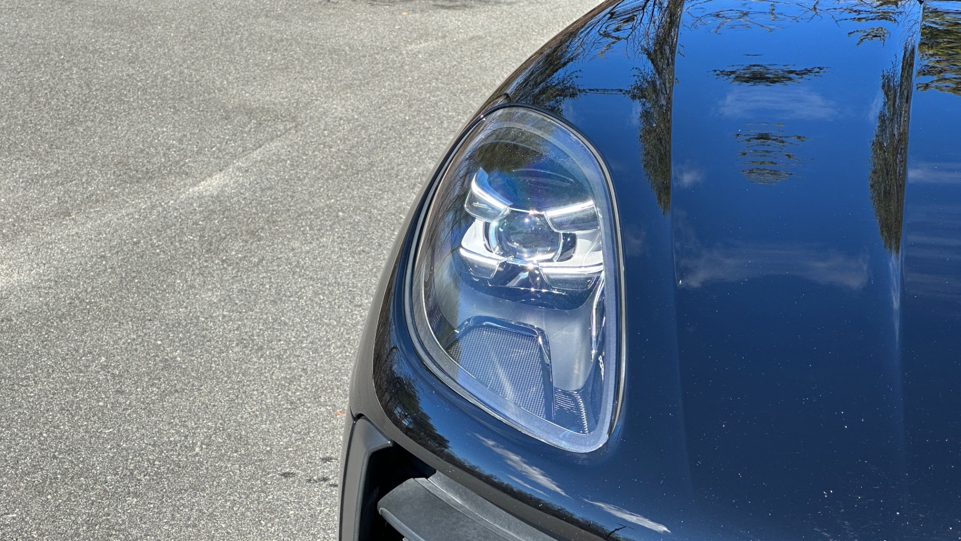 Used 2020 Porsche Macan PREMIUM PACKAGE / GLOSS BLACK TRIM / LANE ASSIST / 18IN MACAN S WHEELS for sale $44,995 at Formula Imports in Charlotte NC 28227 33