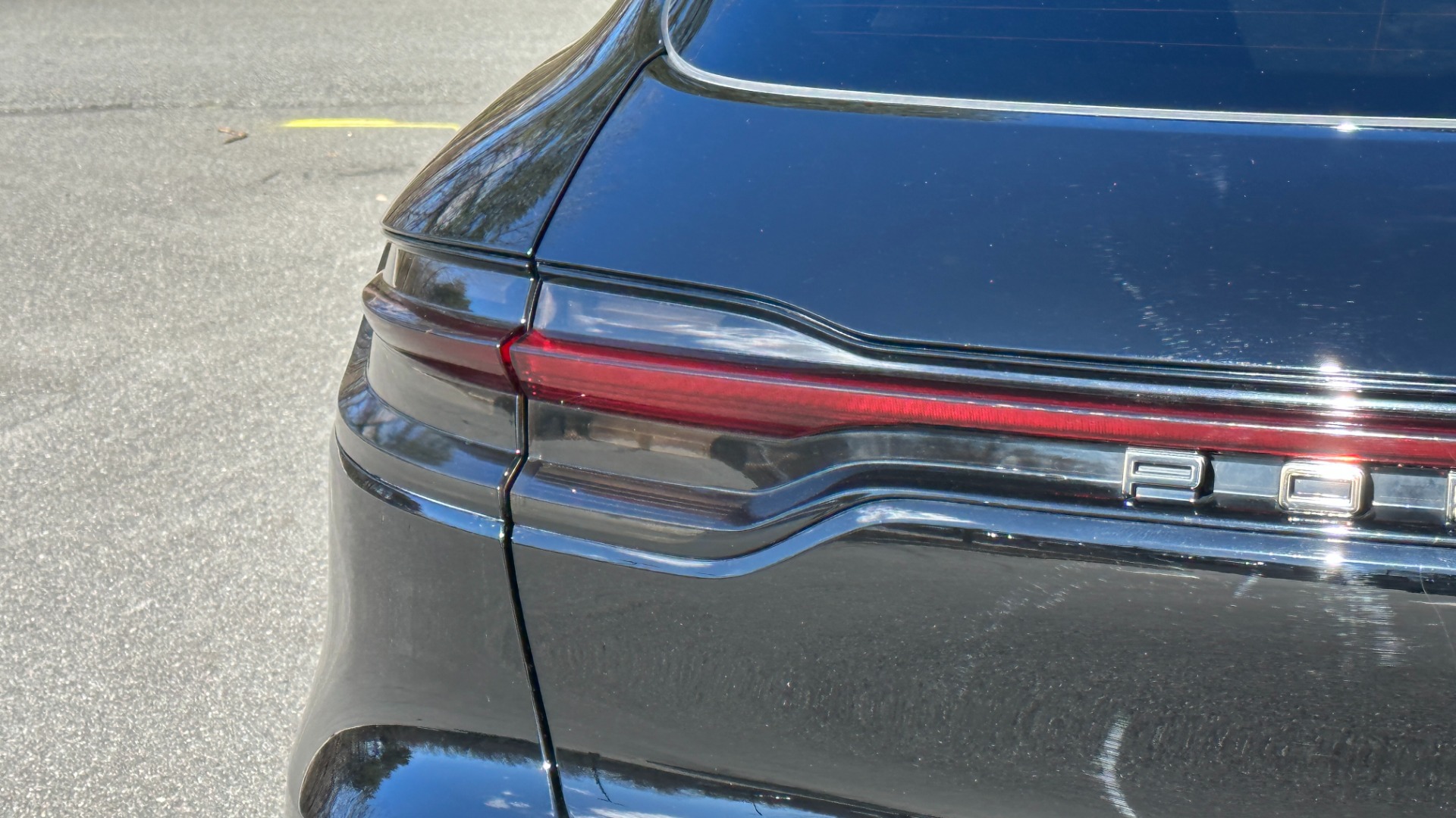 Used 2020 Porsche Macan PREMIUM PACKAGE / GLOSS BLACK TRIM / LANE ASSIST / 18IN MACAN S WHEELS for sale Sold at Formula Imports in Charlotte NC 28227 35