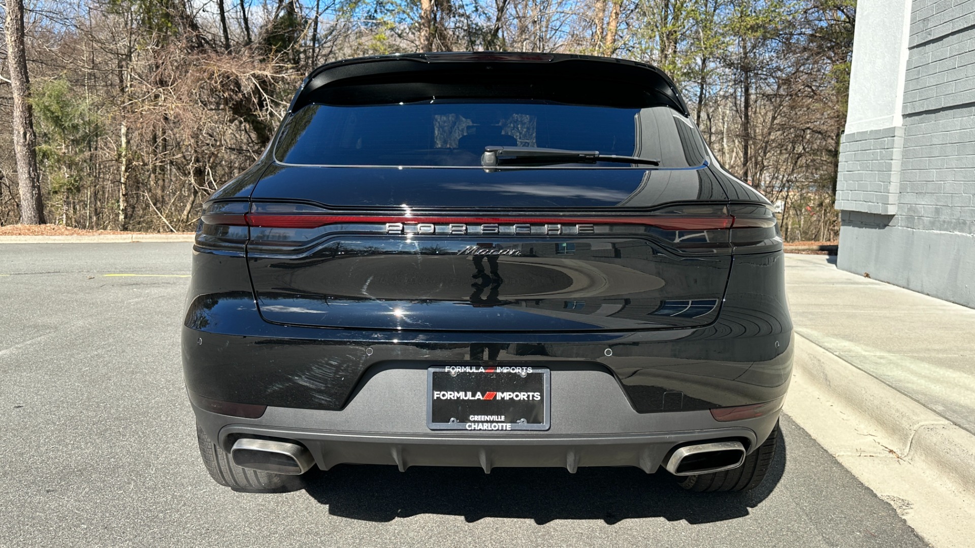 Used 2020 Porsche Macan PREMIUM PACKAGE / GLOSS BLACK TRIM / LANE ASSIST / 18IN MACAN S WHEELS for sale $44,995 at Formula Imports in Charlotte NC 28227 6