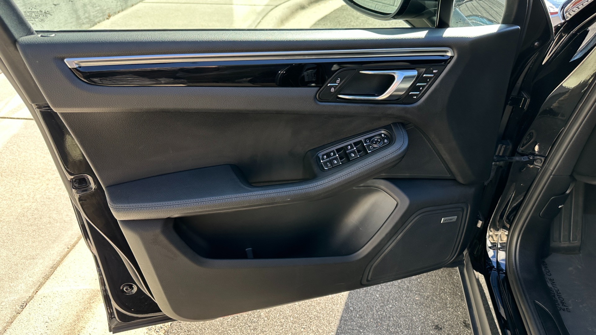 Used 2020 Porsche Macan PREMIUM PACKAGE / GLOSS BLACK TRIM / LANE ASSIST / 18IN MACAN S WHEELS for sale Sold at Formula Imports in Charlotte NC 28227 7