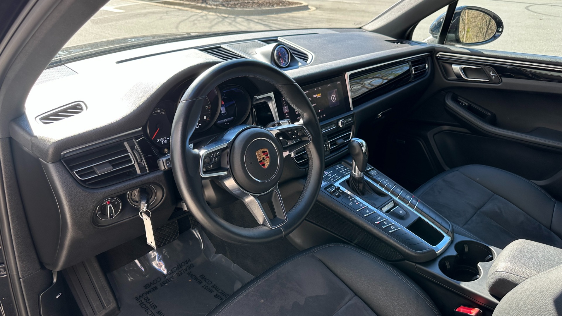 Used 2020 Porsche Macan PREMIUM PACKAGE / GLOSS BLACK TRIM / LANE ASSIST / 18IN MACAN S WHEELS for sale Sold at Formula Imports in Charlotte NC 28227 8