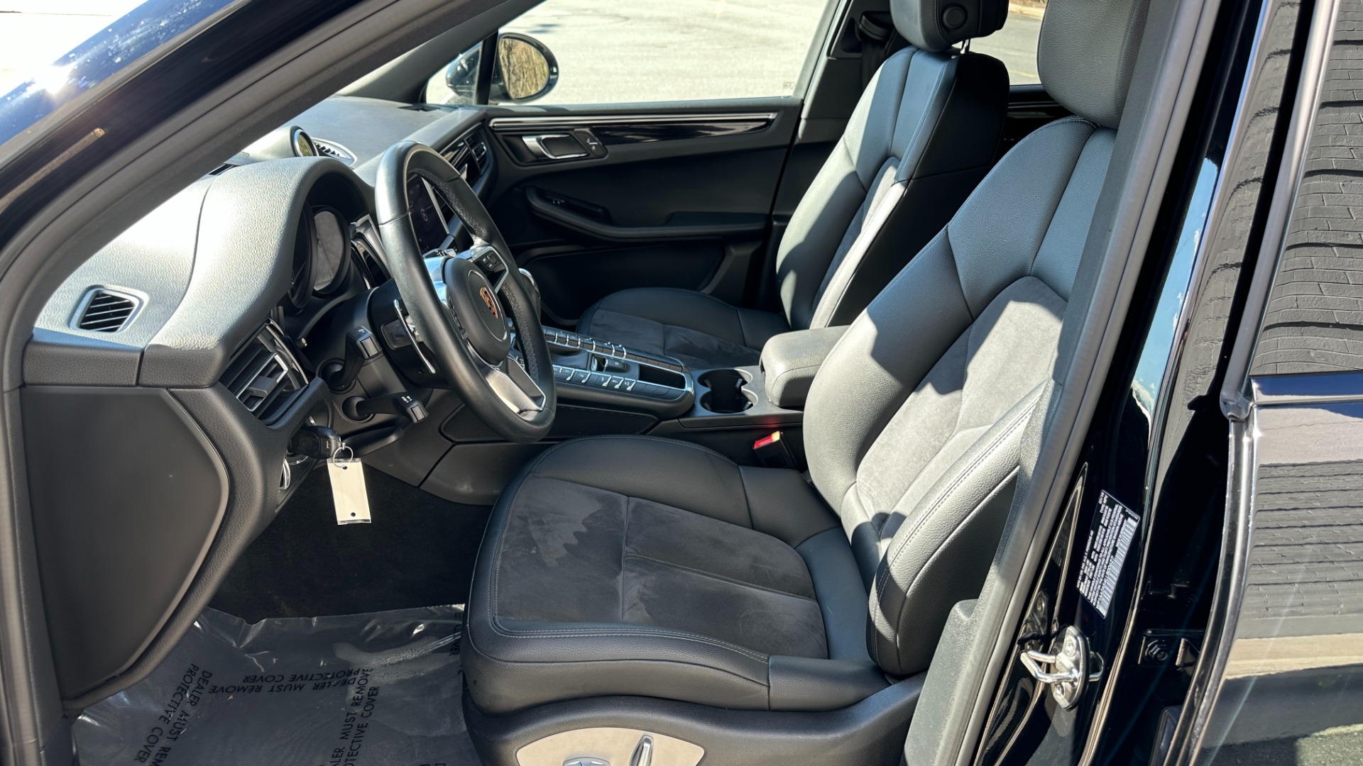 Used 2020 Porsche Macan PREMIUM PACKAGE / GLOSS BLACK TRIM / LANE ASSIST / 18IN MACAN S WHEELS for sale Sold at Formula Imports in Charlotte NC 28227 9