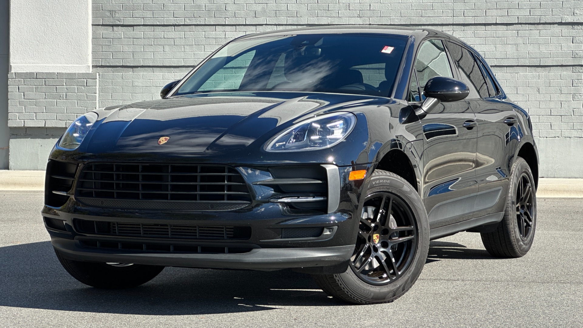Used 2020 Porsche Macan PREMIUM PACKAGE / GLOSS BLACK TRIM / LANE ASSIST / 18IN MACAN S WHEELS for sale $44,995 at Formula Imports in Charlotte NC 28227 1