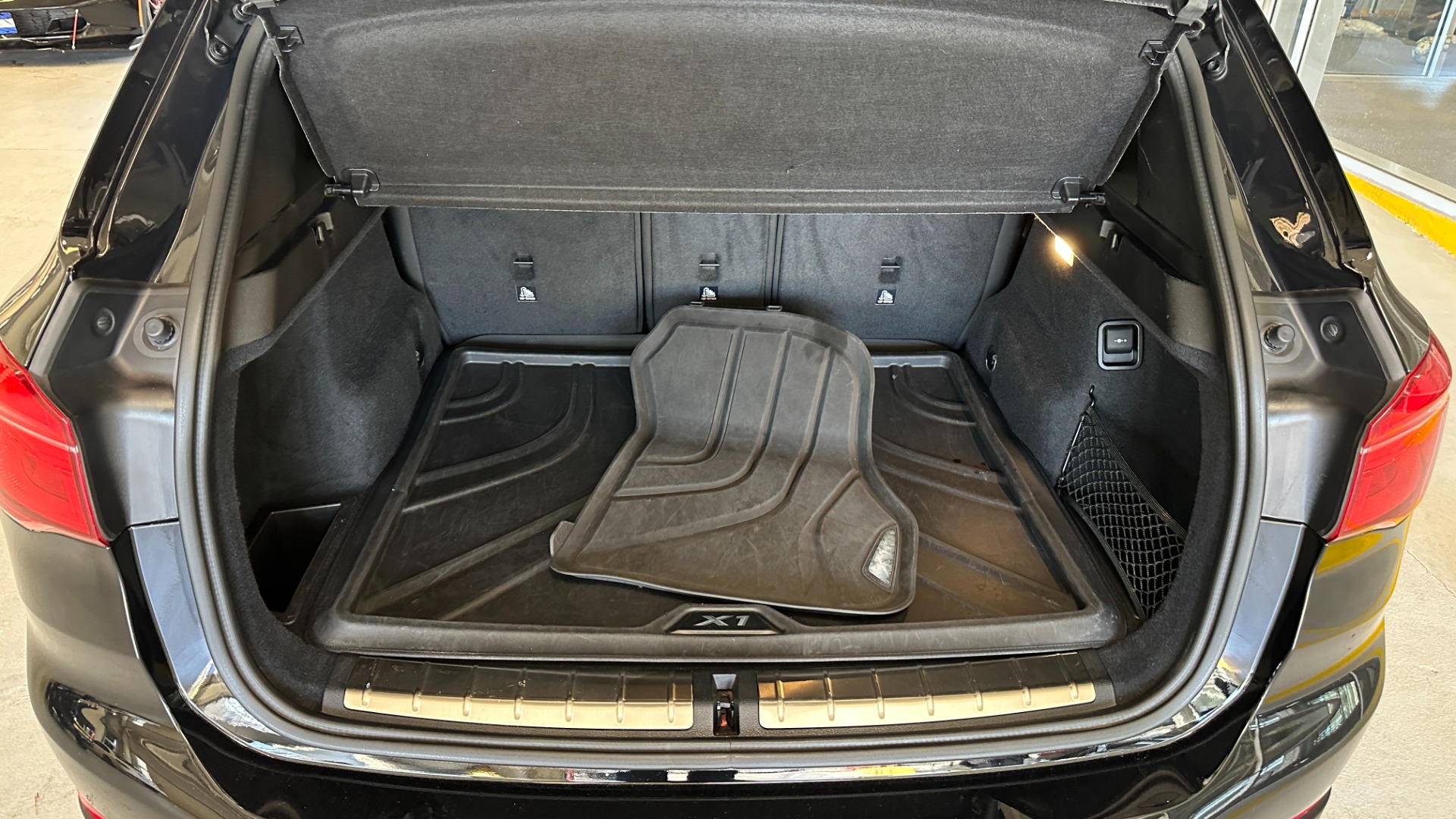 Used 2019 BMW X1 xDrive28i / CONVENEINCE PACKAGE / AMBIENT LIGHTING / PANORAMIC ROOF for sale $28,595 at Formula Imports in Charlotte NC 28227 12