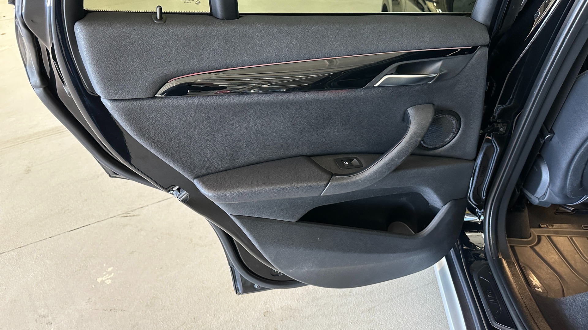 Used 2019 BMW X1 xDrive28i / CONVENEINCE PACKAGE / AMBIENT LIGHTING / PANORAMIC ROOF for sale $28,595 at Formula Imports in Charlotte NC 28227 27