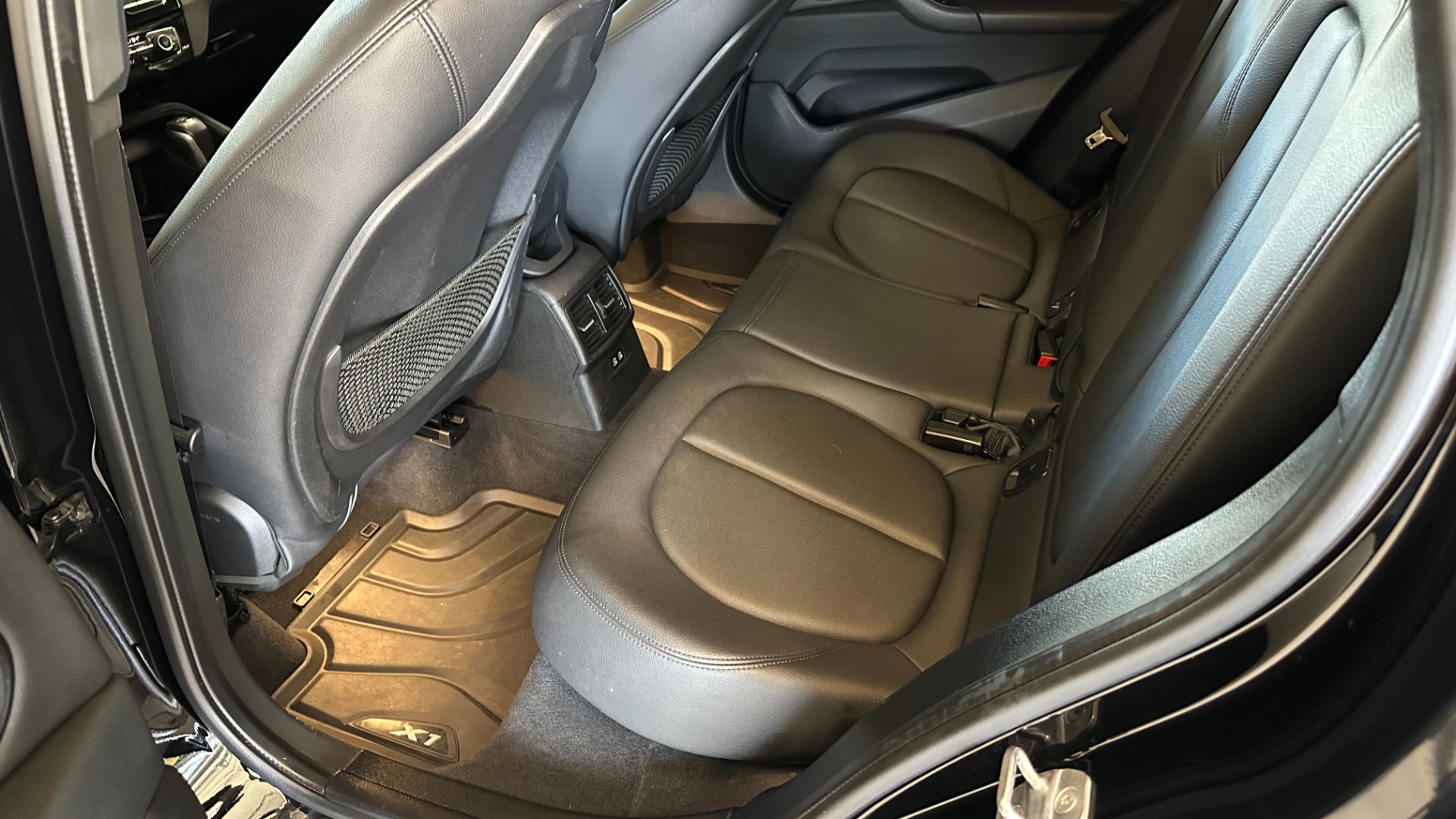 Used 2019 BMW X1 xDrive28i / CONVENEINCE PACKAGE / AMBIENT LIGHTING / PANORAMIC ROOF for sale $28,595 at Formula Imports in Charlotte NC 28227 28