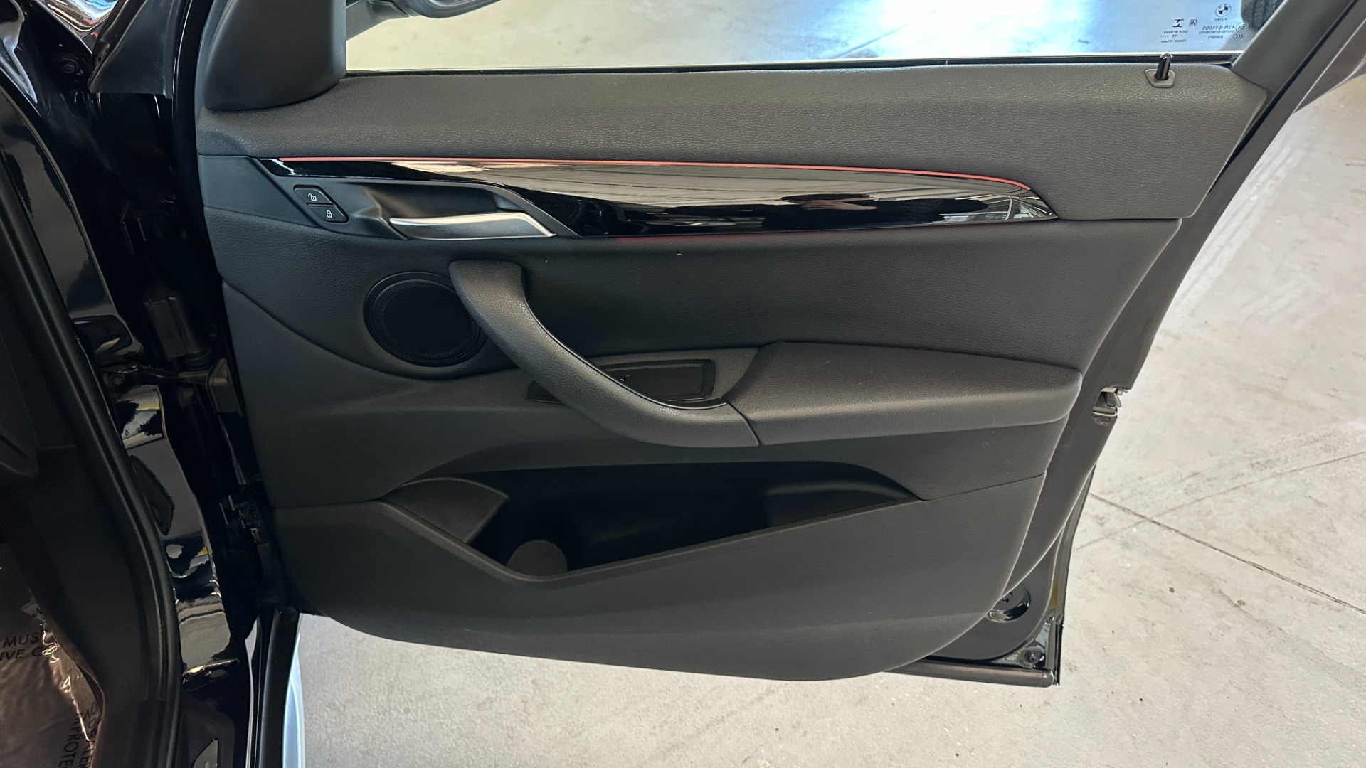 Used 2019 BMW X1 xDrive28i / CONVENEINCE PACKAGE / AMBIENT LIGHTING / PANORAMIC ROOF for sale $28,595 at Formula Imports in Charlotte NC 28227 34