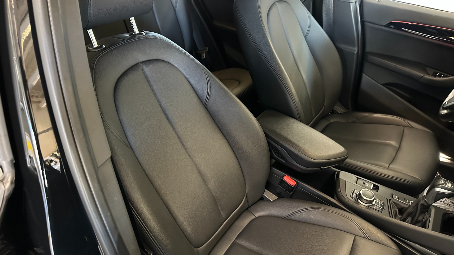 Used 2019 BMW X1 xDrive28i / CONVENEINCE PACKAGE / AMBIENT LIGHTING / PANORAMIC ROOF for sale $28,595 at Formula Imports in Charlotte NC 28227 37