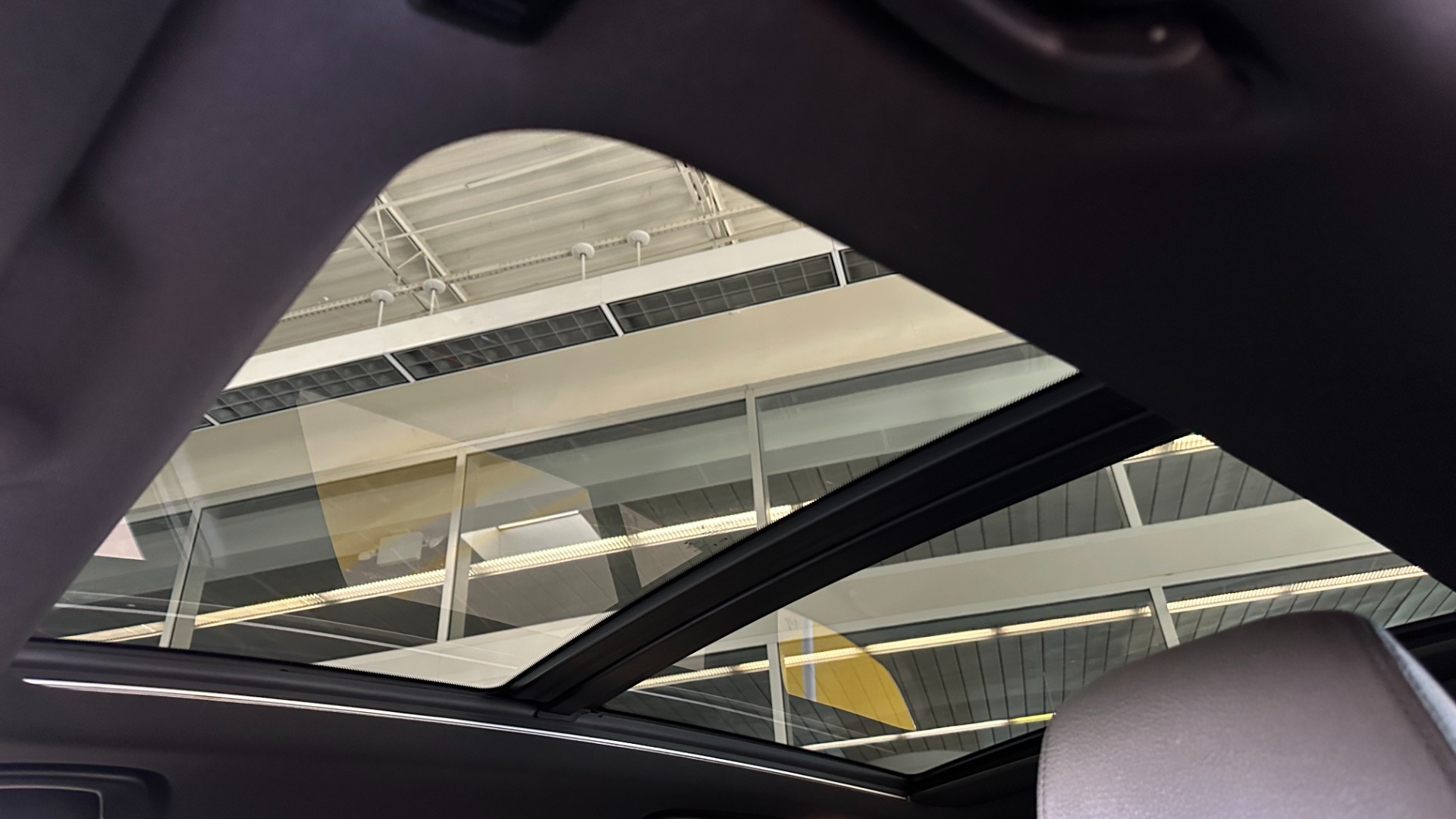 Used 2019 BMW X1 xDrive28i / CONVENEINCE PACKAGE / AMBIENT LIGHTING / PANORAMIC ROOF for sale $28,595 at Formula Imports in Charlotte NC 28227 43