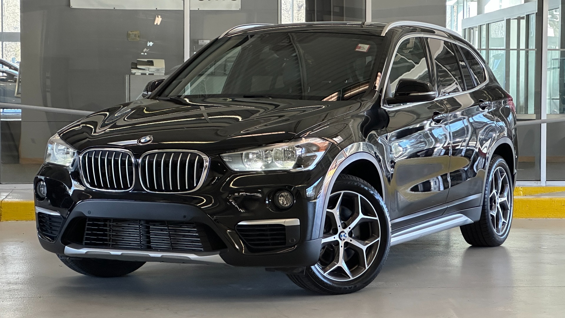 Used 2019 BMW X1 xDrive28i / CONVENEINCE PACKAGE / AMBIENT LIGHTING / PANORAMIC ROOF for sale $28,595 at Formula Imports in Charlotte NC 28227 1