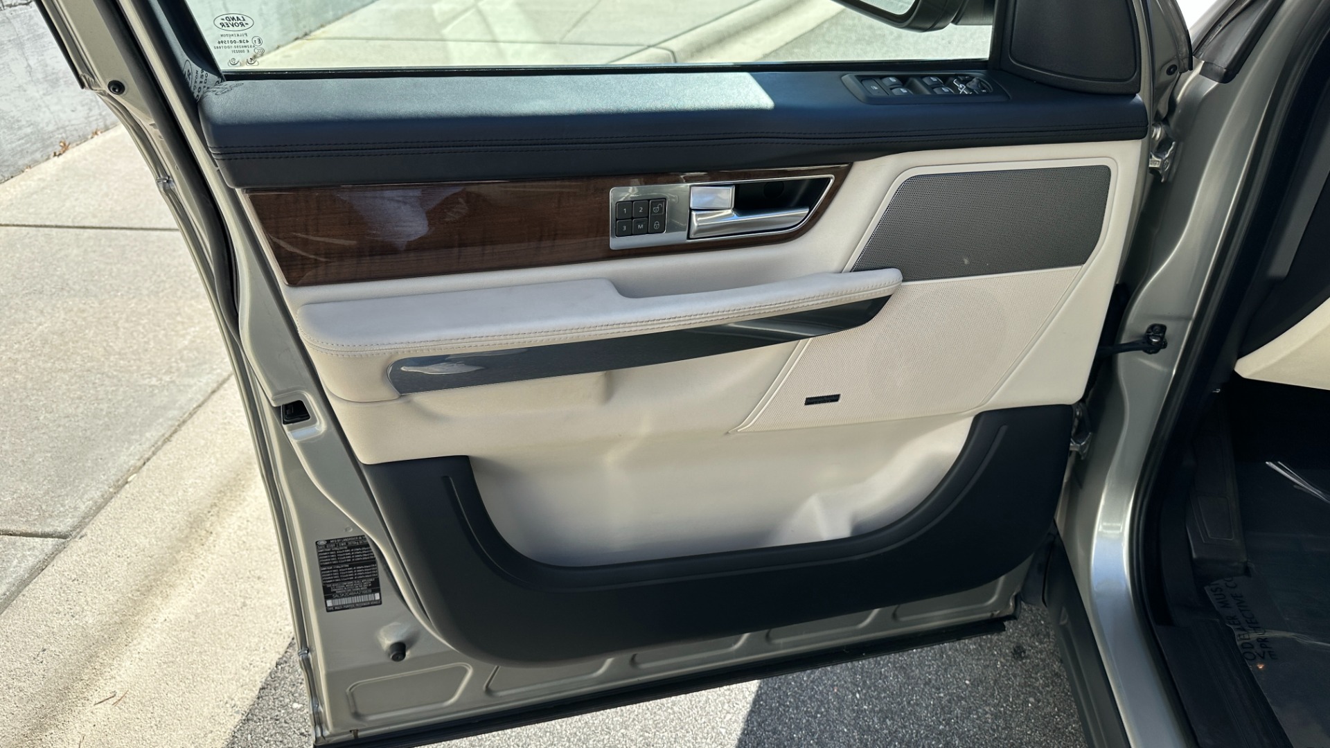 Used 2010 Land Rover Range Rover Sport HSE LUX / EXTENDED LEATHER / LUXURY INTERIOR PKG / REAR ENTERTAINMENT for sale Sold at Formula Imports in Charlotte NC 28227 10