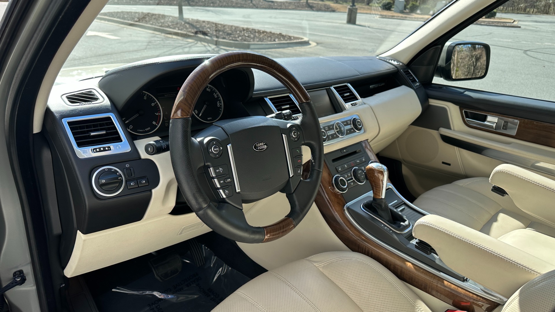Used 2010 Land Rover Range Rover Sport HSE LUX / EXTENDED LEATHER / LUXURY INTERIOR PKG / REAR ENTERTAINMENT for sale $14,995 at Formula Imports in Charlotte NC 28227 11