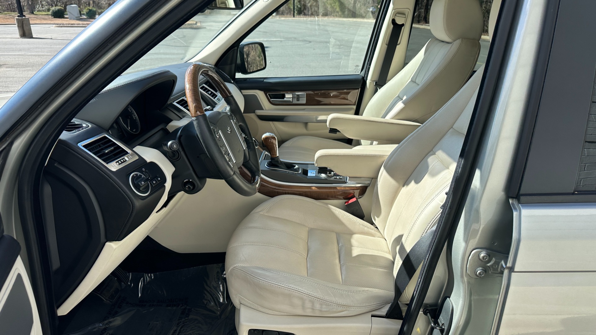 Used 2010 Land Rover Range Rover Sport HSE LUX / EXTENDED LEATHER / LUXURY INTERIOR PKG / REAR ENTERTAINMENT for sale Sold at Formula Imports in Charlotte NC 28227 12