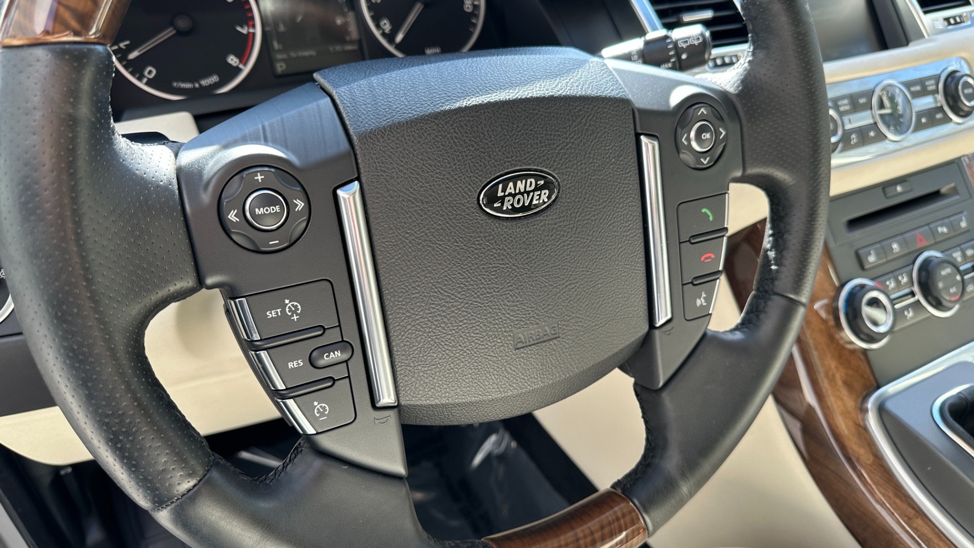 Used 2010 Land Rover Range Rover Sport HSE LUX / EXTENDED LEATHER / LUXURY INTERIOR PKG / REAR ENTERTAINMENT for sale Sold at Formula Imports in Charlotte NC 28227 16